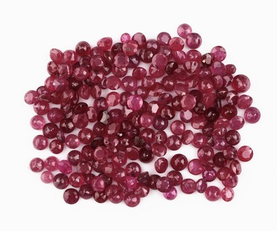 Image Lot lose Rubine zus. ca. 46.5 ct, rundfacett., Ausfassware Schätzpreis: 6000, - EUR