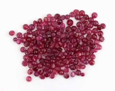 27034106a - Lot lose Rubine zus. ca. 46.5 ct, rundfacett., Ausfassware Schätzpreis: 6000, - EUR