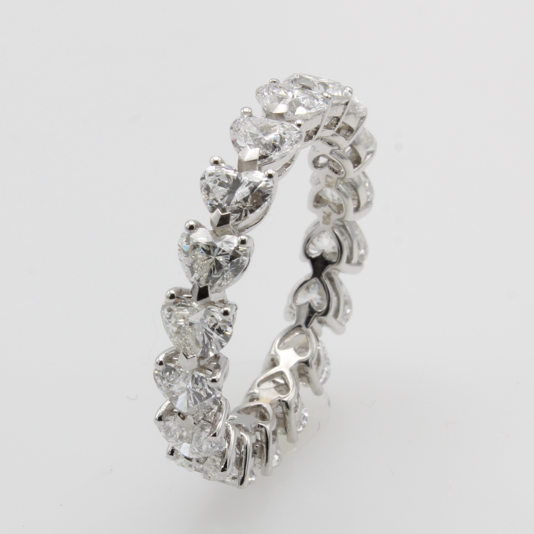 Image 27034581 - Memoryring mit Diamanten, WG 750/000, Schiene rundum bes. m. Diamantherzen zus. ca. 4.28 ...
