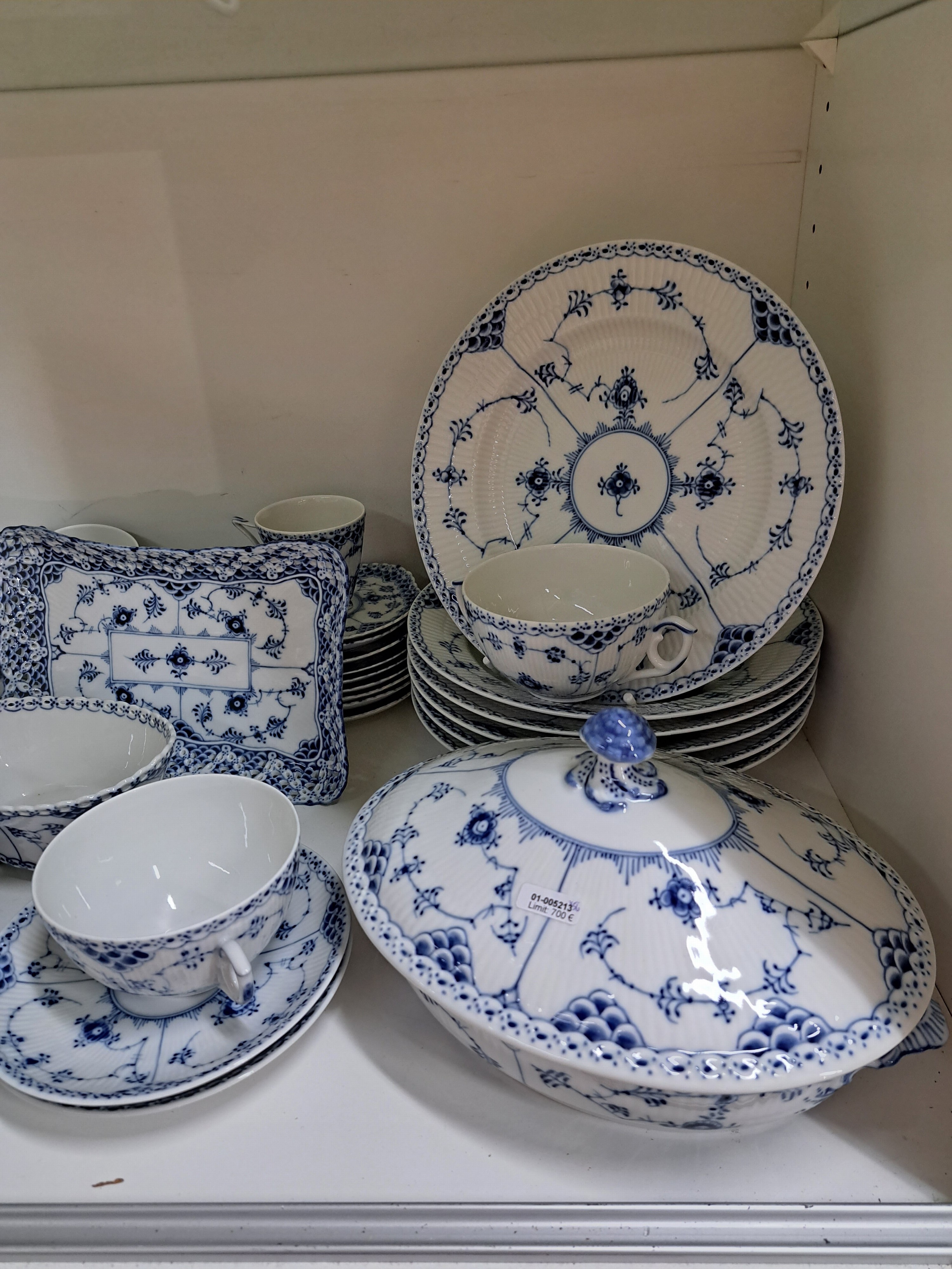 Detail a: Umfangreiches Tafelservice, Royal Copenhagen, Musselmalet, Vollspitze und Halbspitze, Kaffeekanne, Milchkännchen, Zuckerschale, 12 Kaffeetassen mit ...