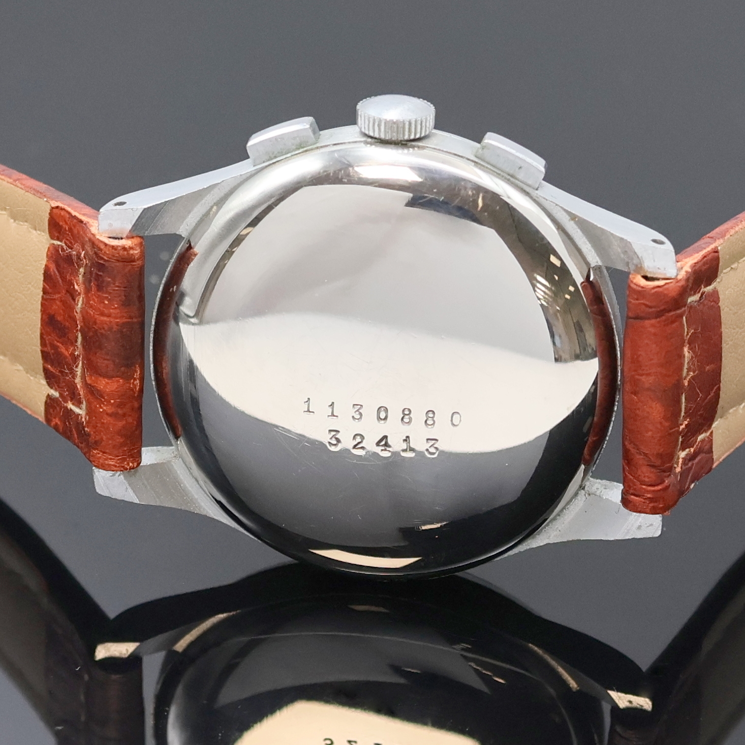 Detail d: UNIVERSAL GENEVE Uni-Compax Schaltradchronograph Referenz 32413, Handaufzug, Schweiz um 1940, verchr. Geh., Glasrand und Edelstahlboden aufgedr., ...