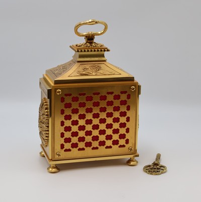 27034564c - AZURA a MOULTIER vergoldete Tischuhr mit Schlagwerk, Schweiz 2. Hälfte des 20. ...