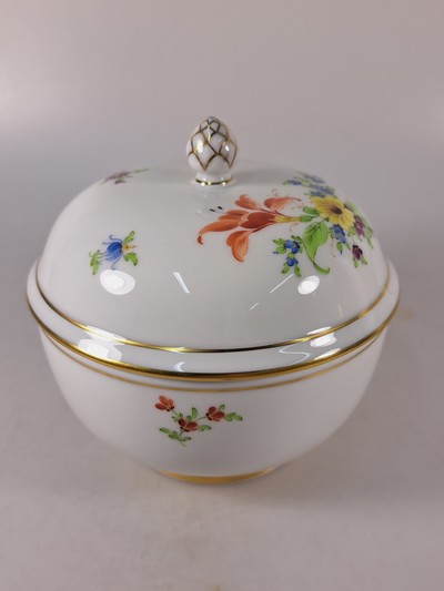 27034579a - Kaffeeservice, Höchst, 20. Jh., Kaffeekanne, Milchkanne, Zuckerdose, 6 Tassen mit ...