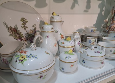 27034579x - Kaffeeservice, Höchst, 20. Jh., Kaffeekanne, Milchkanne, Zuckerdose, 6 Tassen mit ...