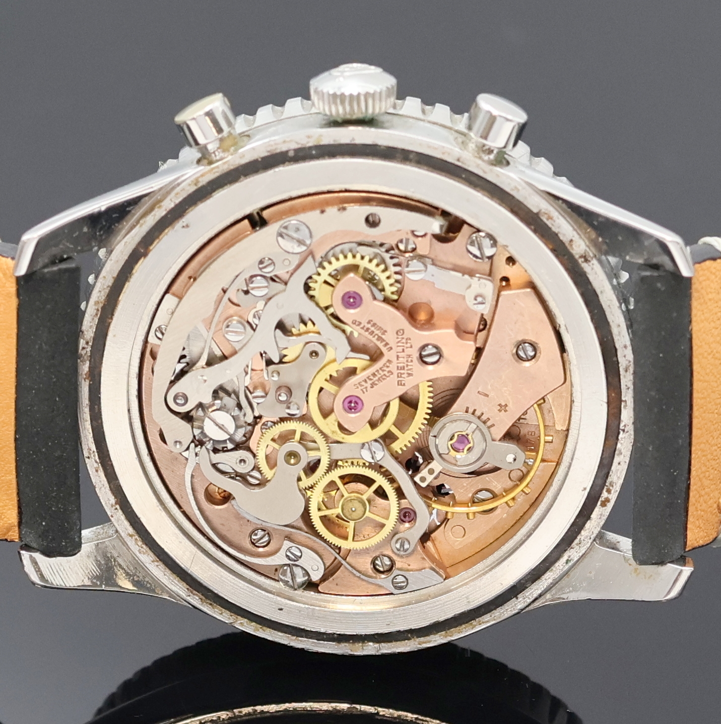Detail d: BREITLING Schaltradchronograph Navitimer für die Irakische Luftwaffe, Schweiz um 1960, Handaufzug, 3-tlg. Edelstahlgeh., aufgedr. Boden m. ...