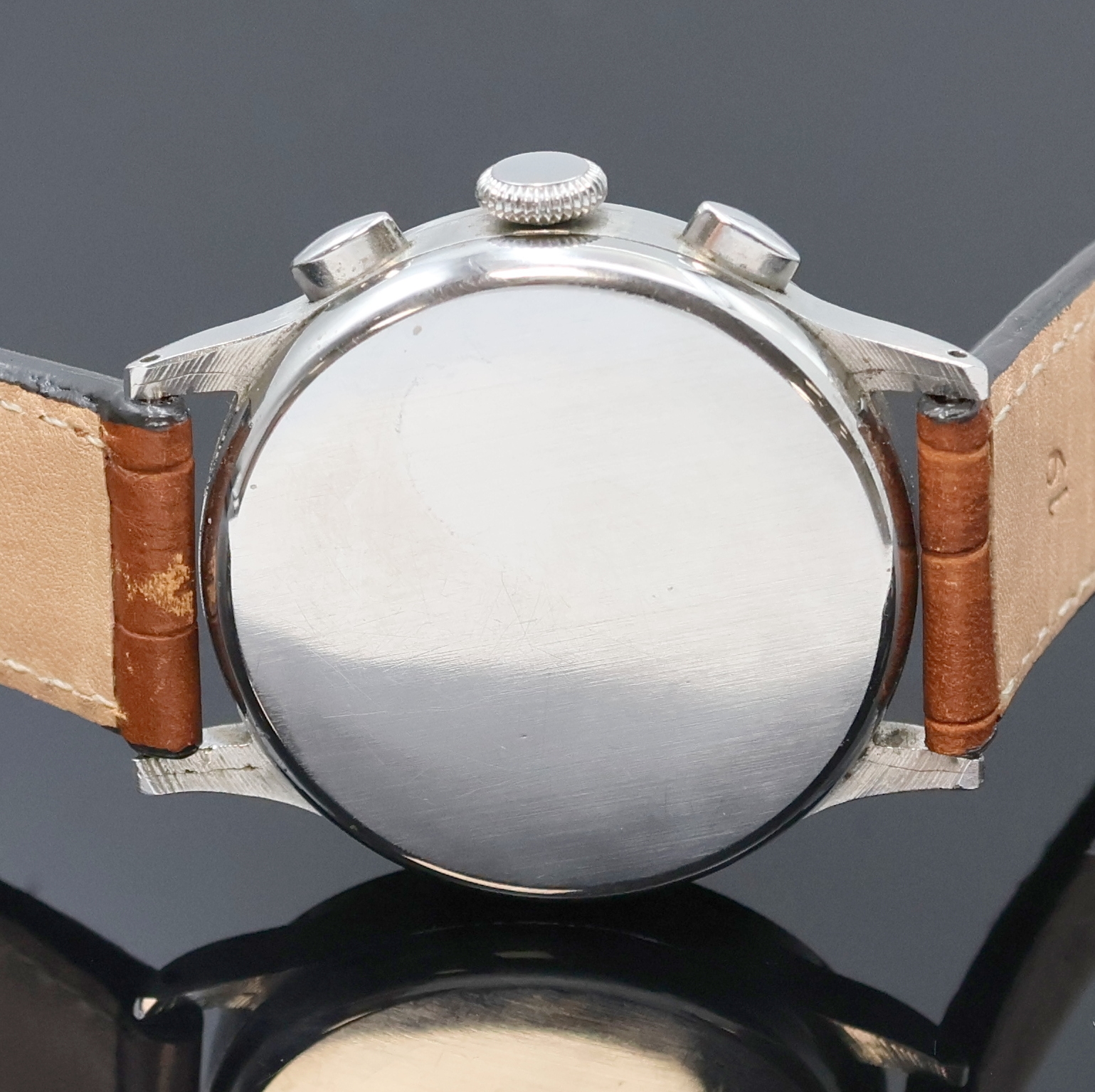 Detail d: LEMANIA Schaltradchronograph Kaliber 15TL, Handaufzug, Schweiz 1940er Jahre, 3-teil. Edelstahlgeh., Boden und Glasrand aufgedr., schwarzes Zifferbl. ...