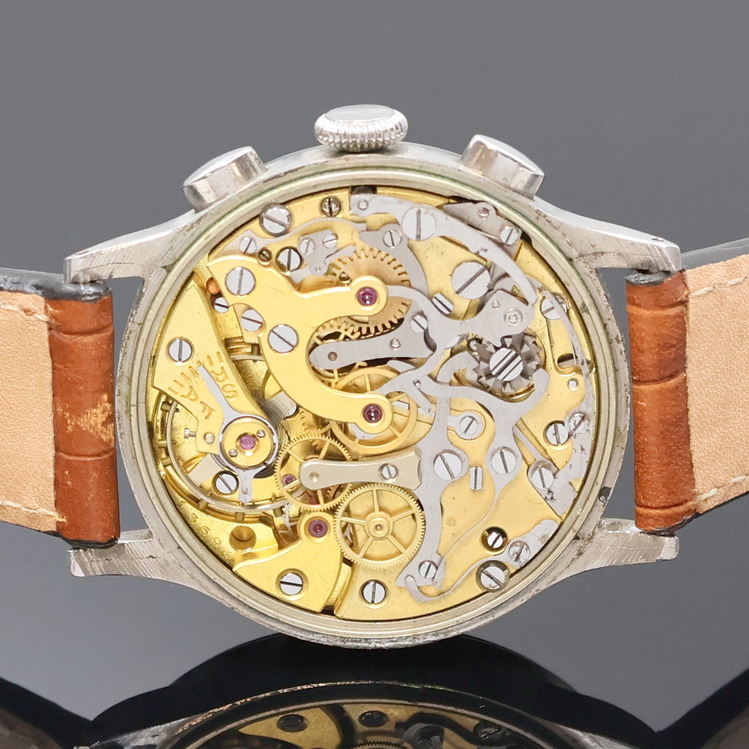 Detail e: LEMANIA Schaltradchronograph Kaliber 15TL, Handaufzug, Schweiz 1940er Jahre, 3-teil. Edelstahlgeh., Boden und Glasrand aufgedr., schwarzes Zifferbl. ...