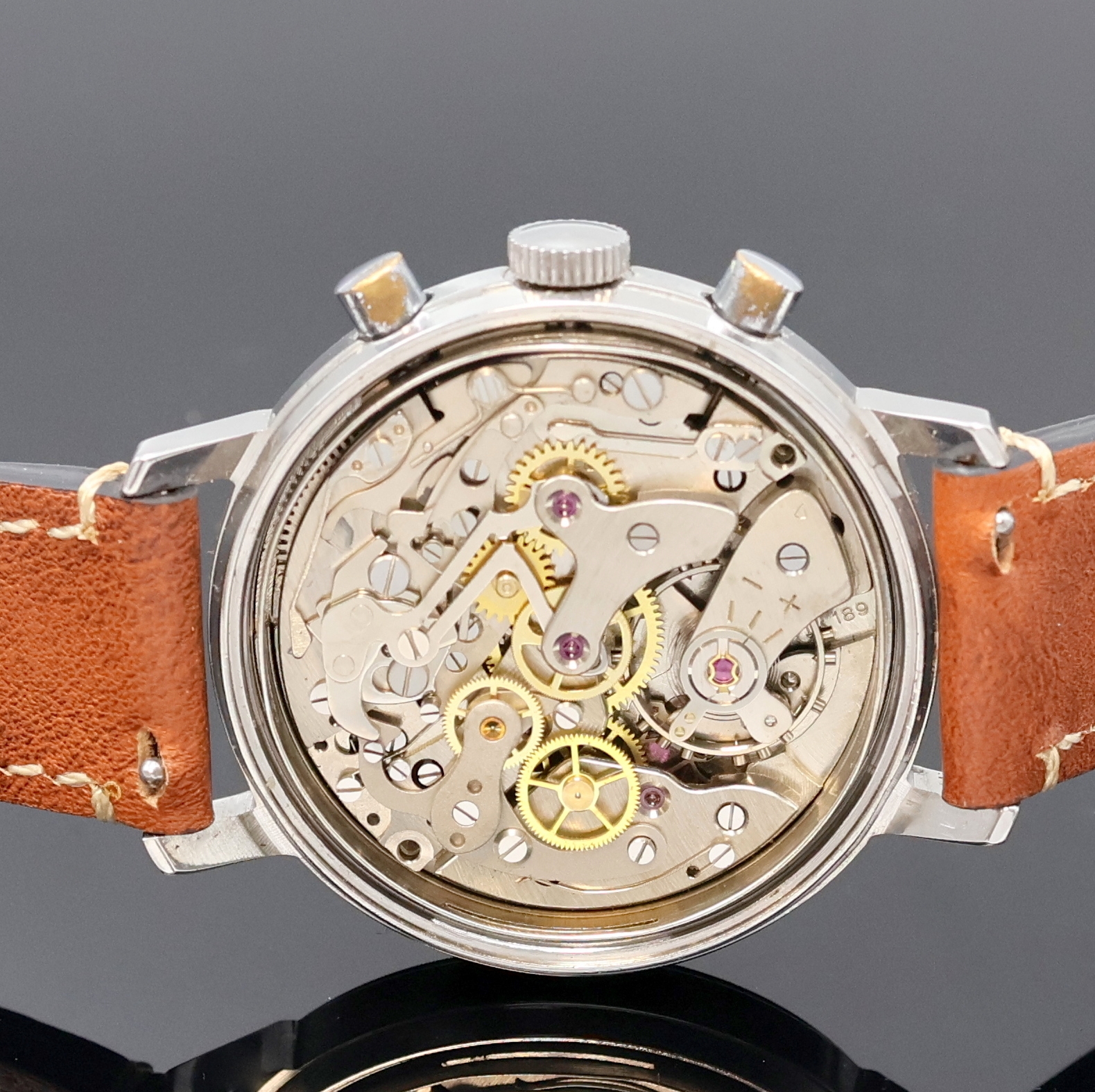 Detail d: PROVHOR Armbandchronograph in Stahl, Schweiz um 1968, Handaufzug, Boden verschr., graues Zifferbl. m. aufges. Std.-Ind. altersbed. fl./pat., silb. ...
