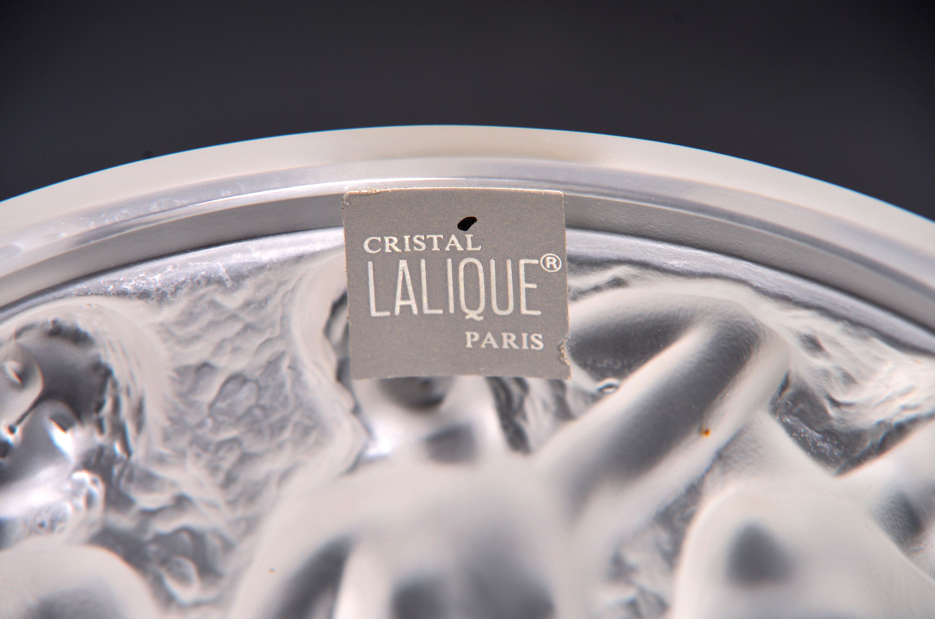 Detail a: Lalique Vase, große Vase "Bacchantes", mattiertes Kristallglas, Entwurf Rene Lalique, 1927, farblos, umlaufender Reliefdekor tanzende ...
