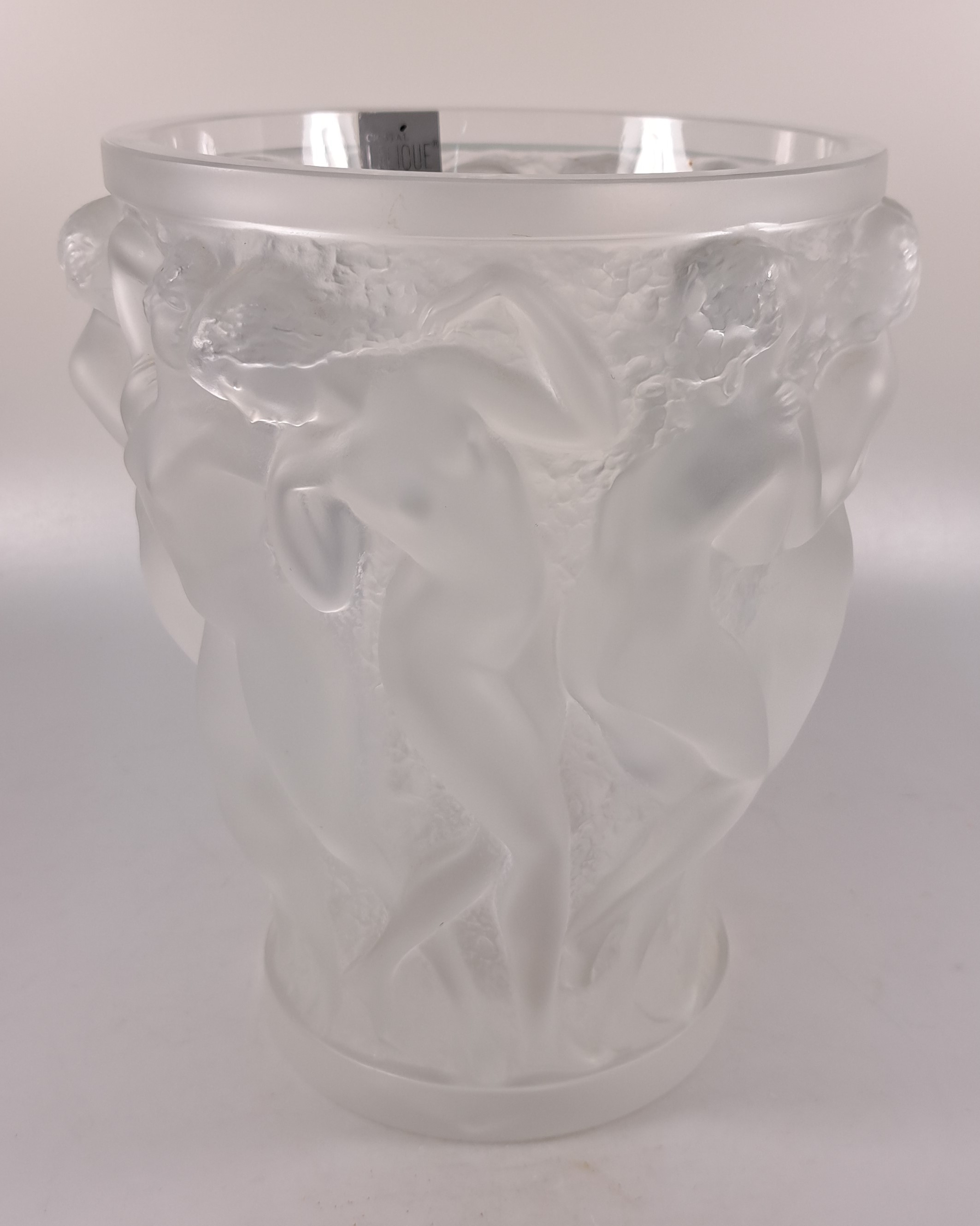 Detail b: Lalique Vase, große Vase "Bacchantes", mattiertes Kristallglas, Entwurf Rene Lalique, 1927, farblos, umlaufender Reliefdekor tanzende ...