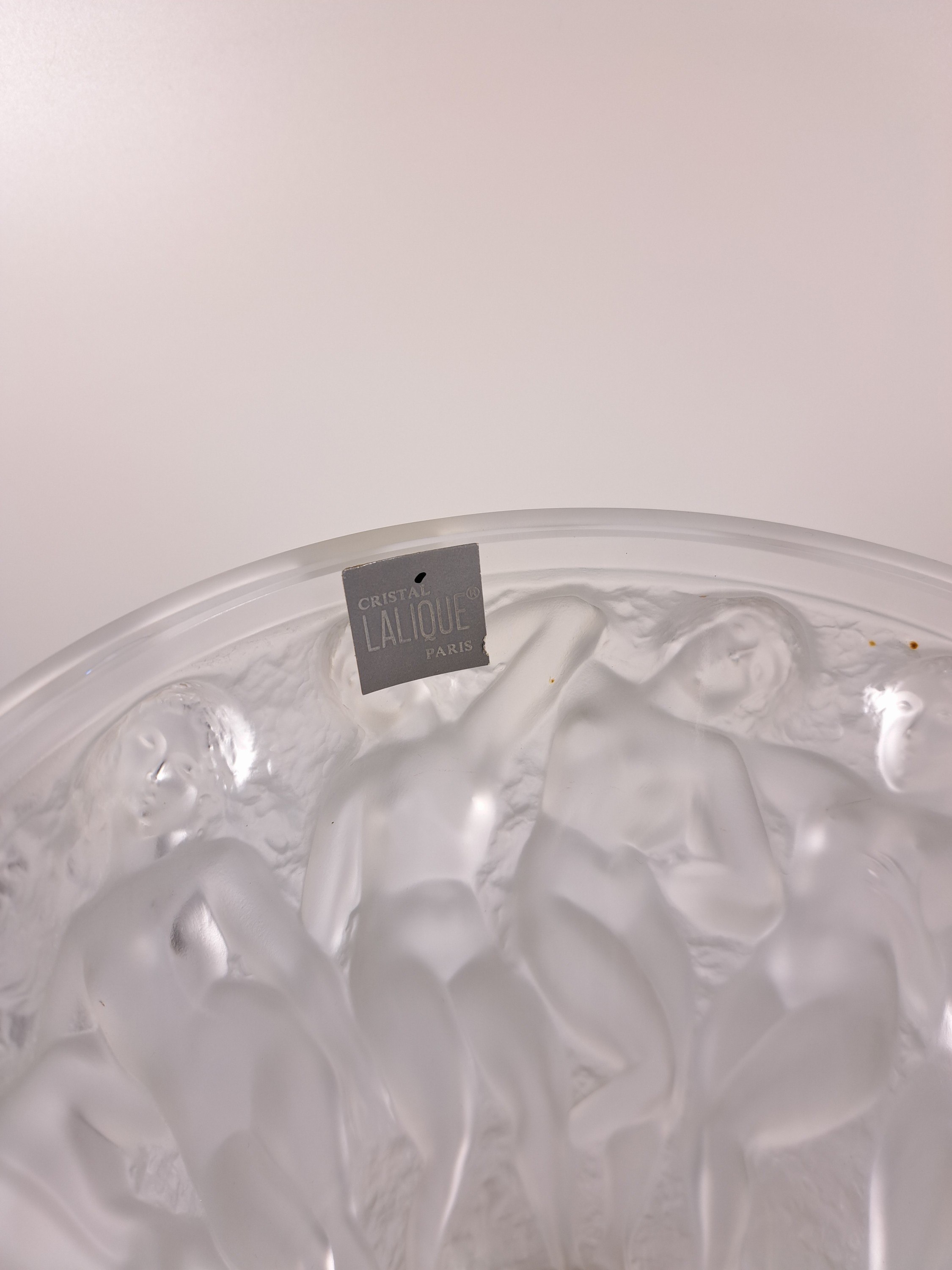 Detail f: Lalique Vase, große Vase "Bacchantes", mattiertes Kristallglas, Entwurf Rene Lalique, 1927, farblos, umlaufender Reliefdekor tanzende ...