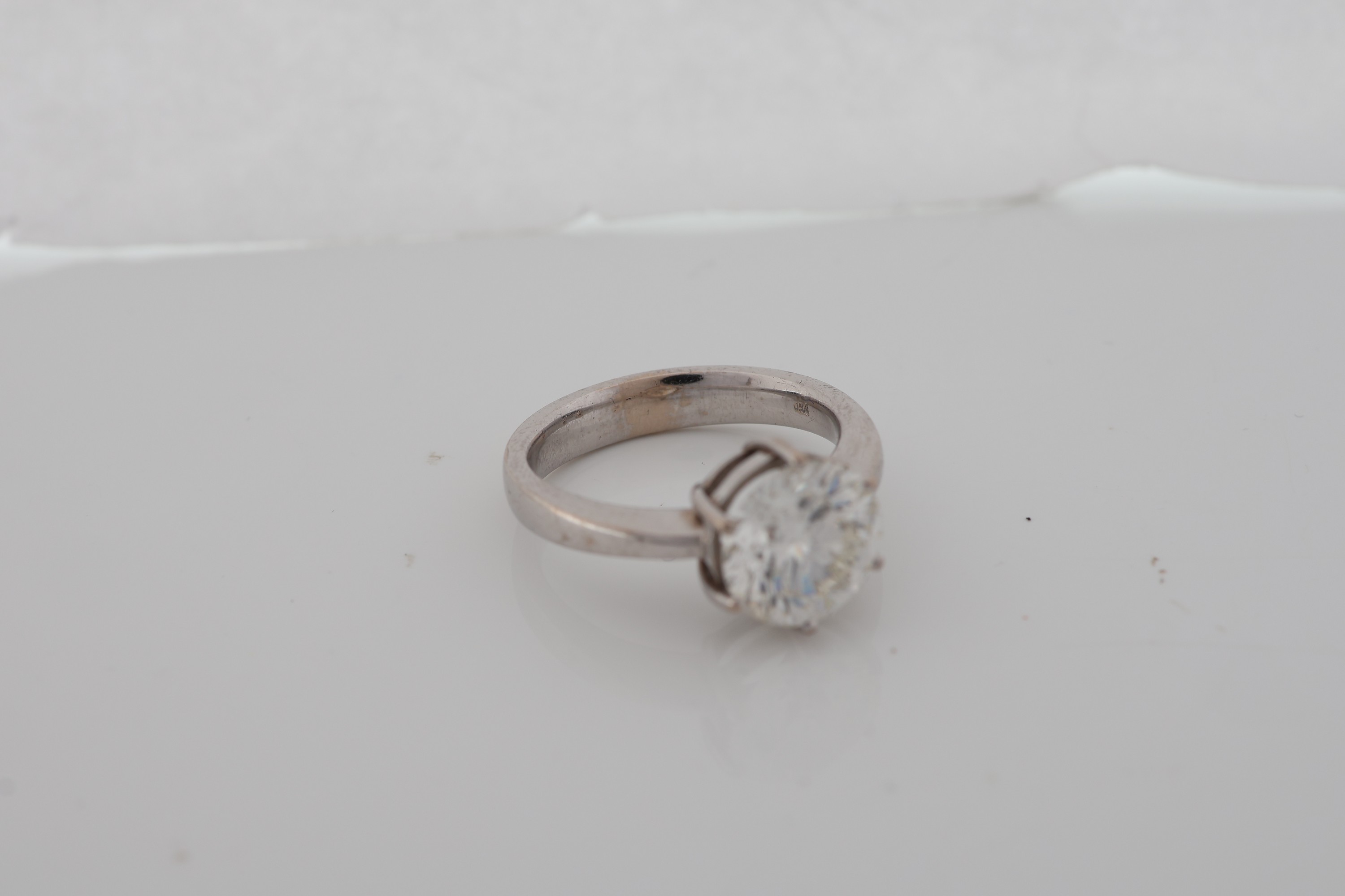 Detail c: 18 kt Gold Brillant-Ring, WG 750/000, Brillant ca. 3.0 ct l.get.Weiß/vs-si, RW 56, ca. 6.7 g