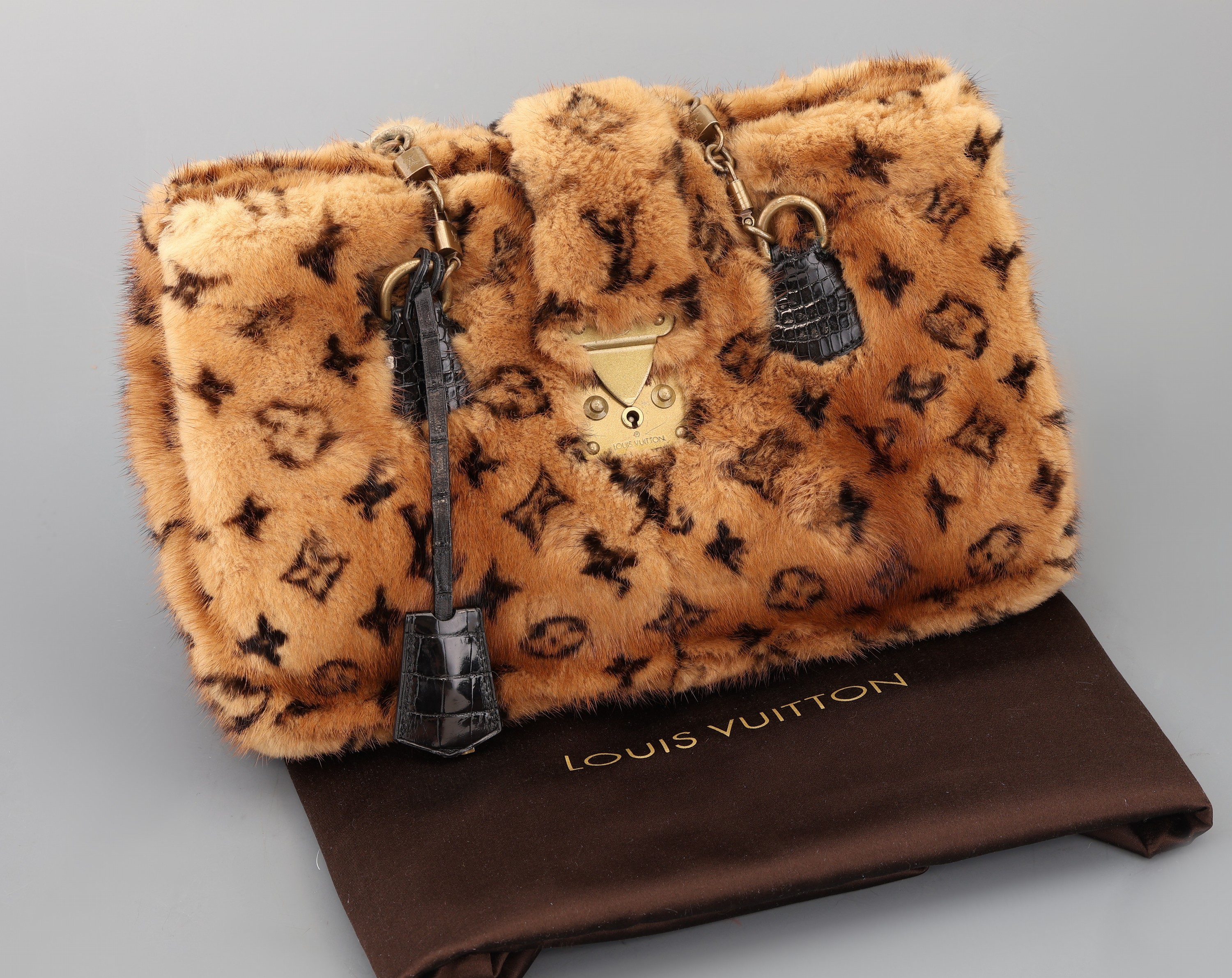 Extrem seltene LOUIS VUITTON Handtasche, Modell "le Fabuleux Monogramm" aus Nerz und Alligator-Leder, limitierte Edition von 2004, aged ...