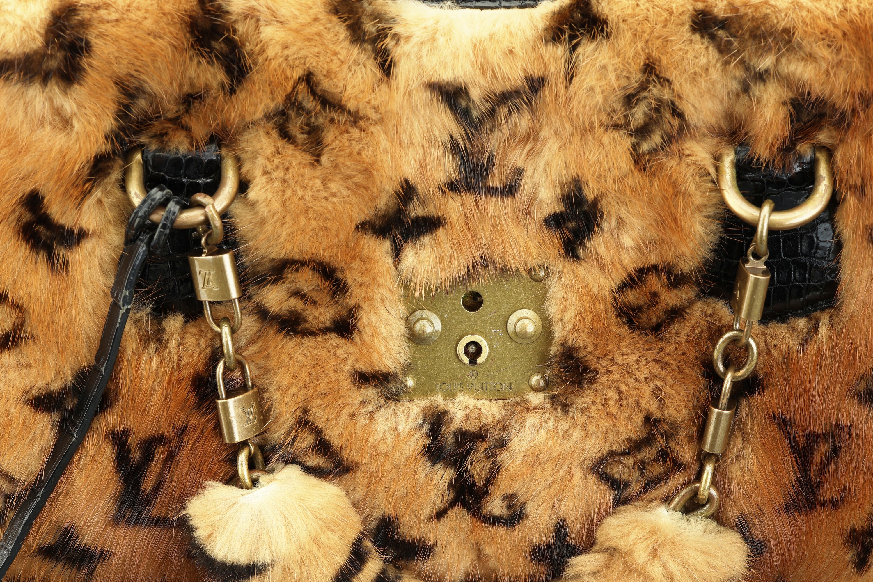 Detail d: Extrem seltene LOUIS VUITTON Handtasche, Modell "le Fabuleux Monogramm" aus Nerz und Alligator-Leder, limitierte Edition von 2004, aged ...