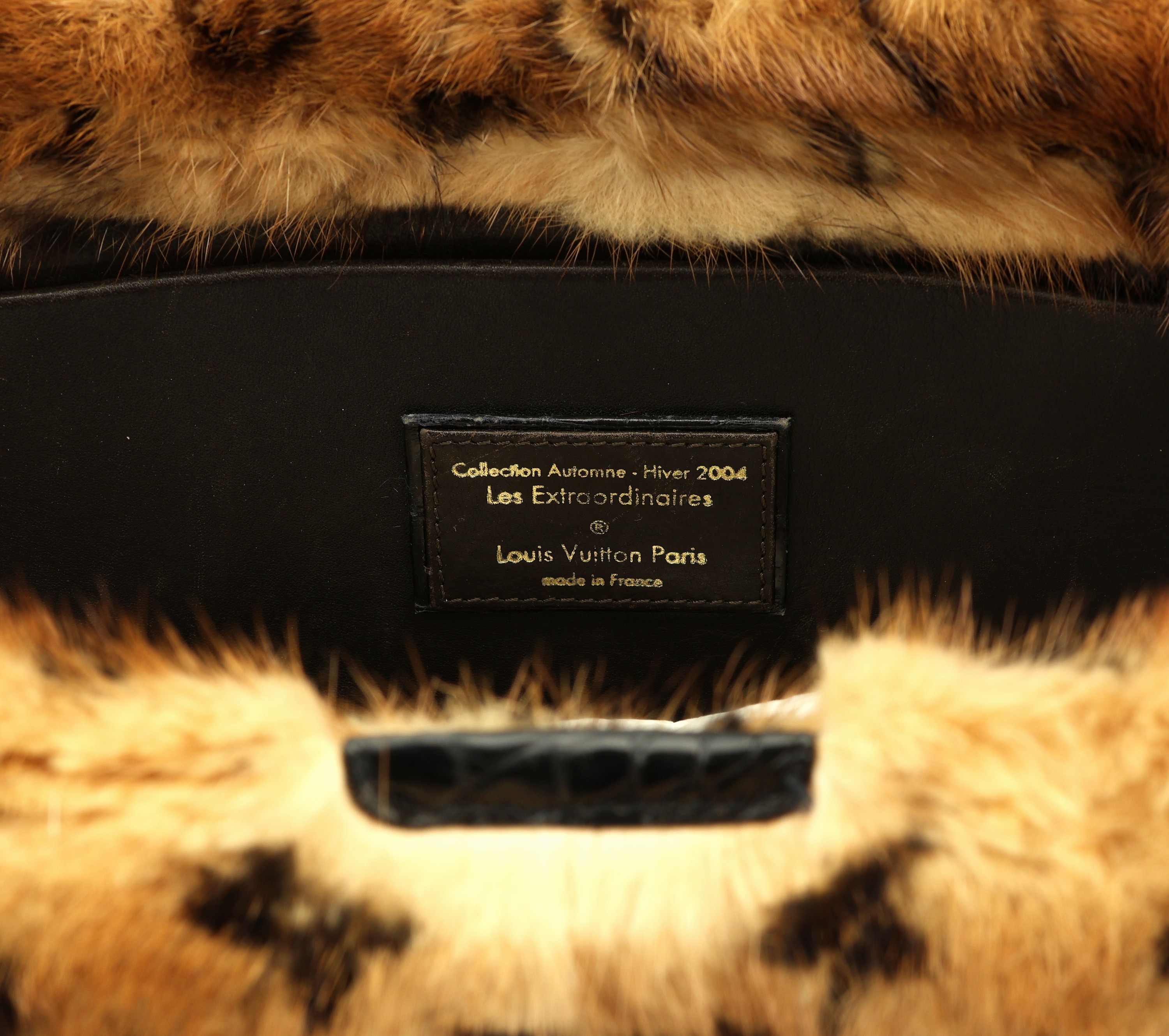 Detail e: Extrem seltene LOUIS VUITTON Handtasche, Modell "le Fabuleux Monogramm" aus Nerz und Alligator-Leder, limitierte Edition von 2004, aged ...