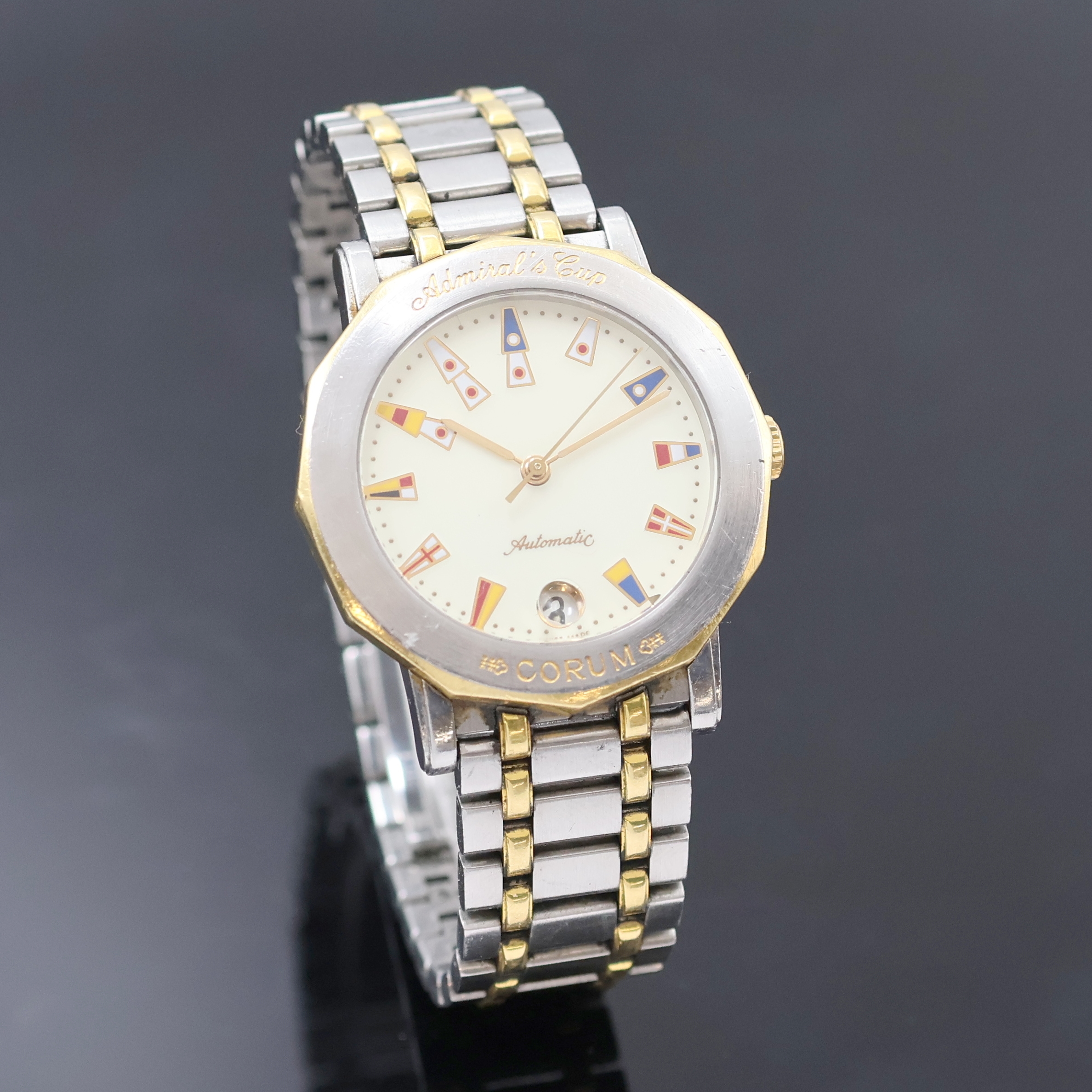 Detail b: CORUM Admiral's Cup Herrenarmbanduhr Referenz 89.430.21, Schweiz um 1990, Automatik, Edelstahl/Gold komb., Boden 4-fach verschr., orig. ...