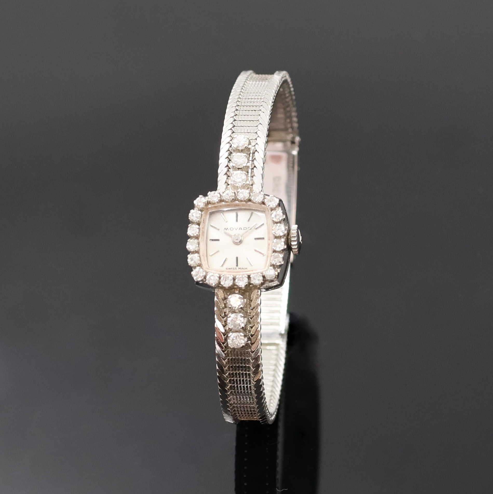 Damenarmbanduhr bezeichnet Movado in WG 750/000 mit Diamanten, Handaufzug, Schweiz um 1970, silb. Zifferbl. m. aufgel. Indizes, Formankerw., 17 St., ...