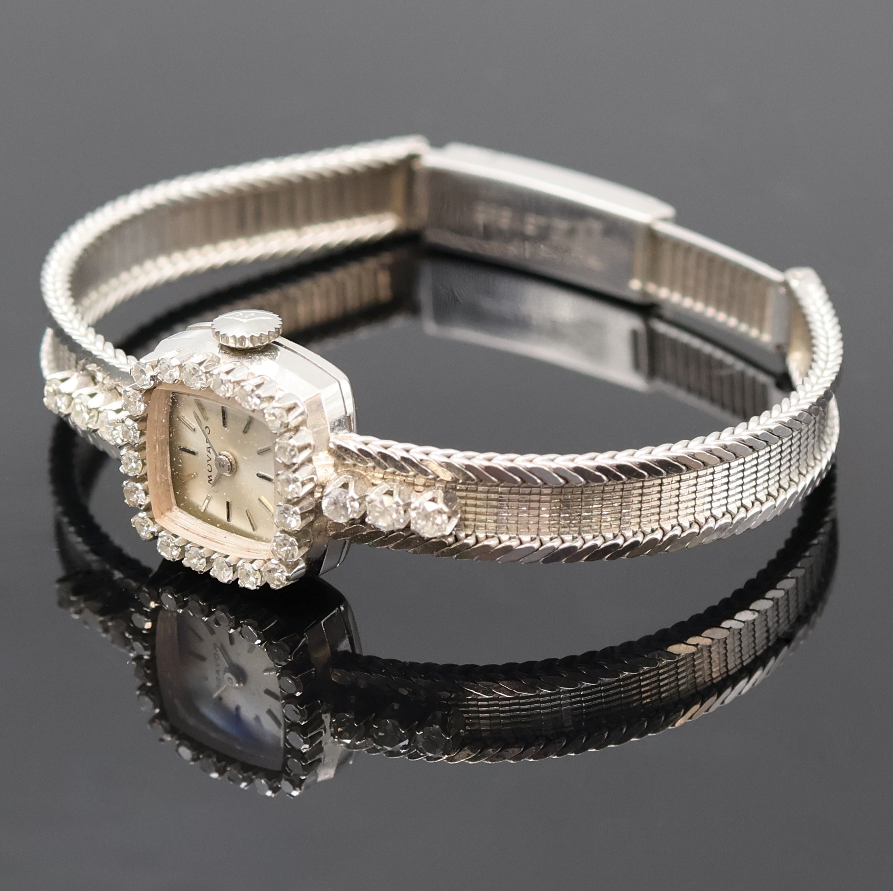 Detail c: Damenarmbanduhr bezeichnet Movado in WG 750/000 mit Diamanten, Handaufzug, Schweiz um 1970, silb. Zifferbl. m. aufgel. Indizes, Formankerw., 17 St., ...