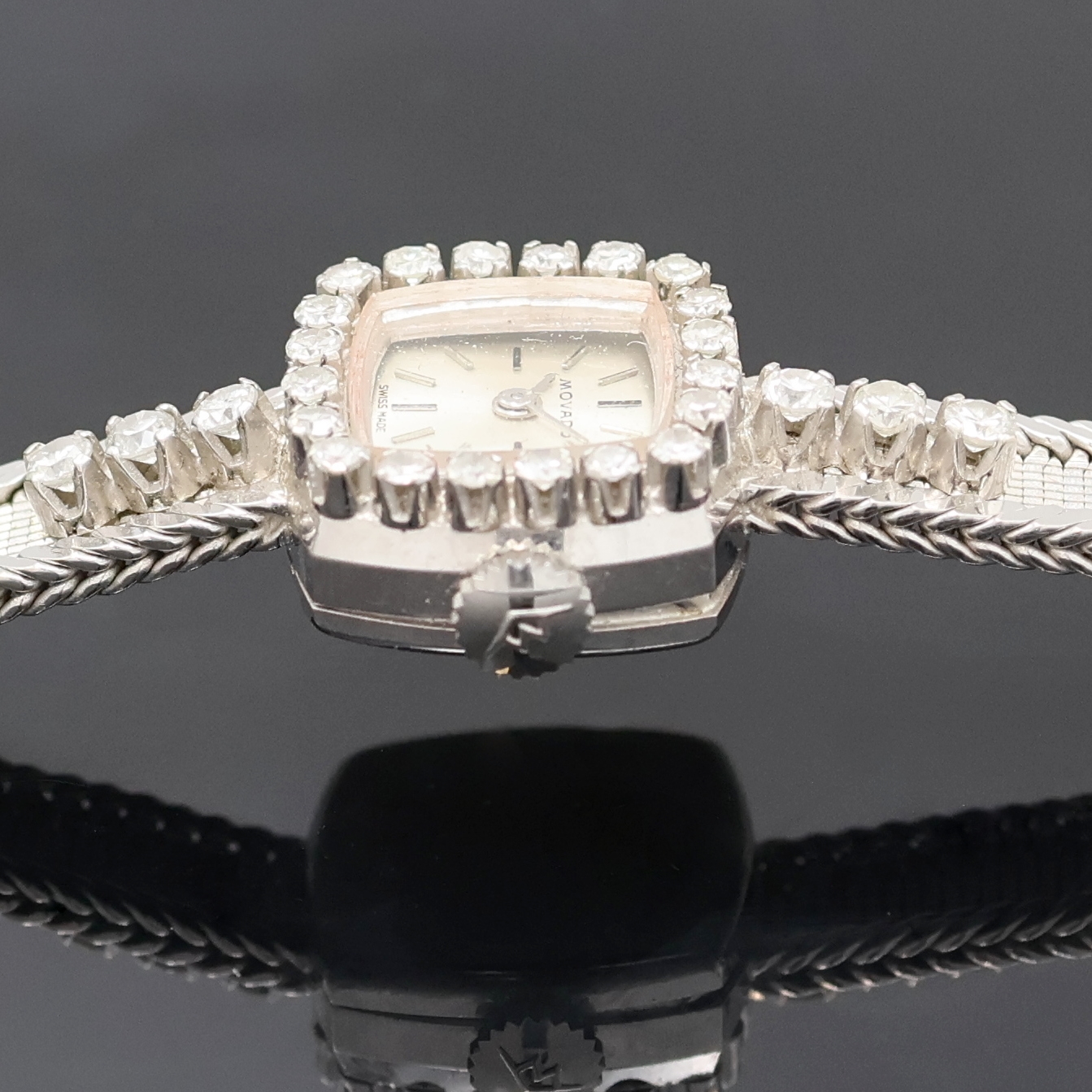 Detail e: Damenarmbanduhr bezeichnet Movado in WG 750/000 mit Diamanten, Handaufzug, Schweiz um 1970, silb. Zifferbl. m. aufgel. Indizes, Formankerw., 17 St., ...
