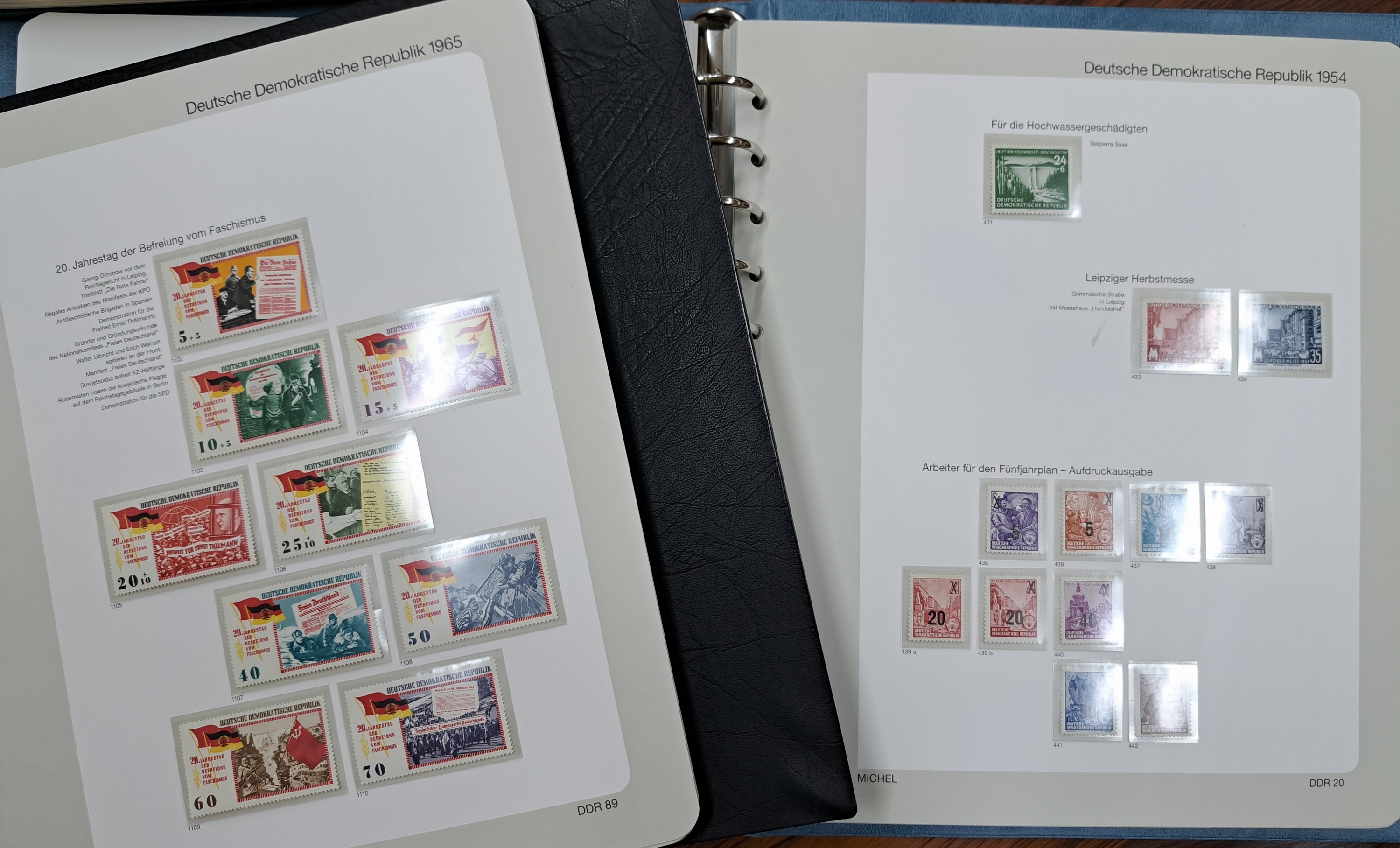 Detail c: Briefmarkensammlung, DDR 1949-1990, postfrisch, in vier Vordruckalben (Schaubek und Michel), Sammlung komplett und in guter Qualität