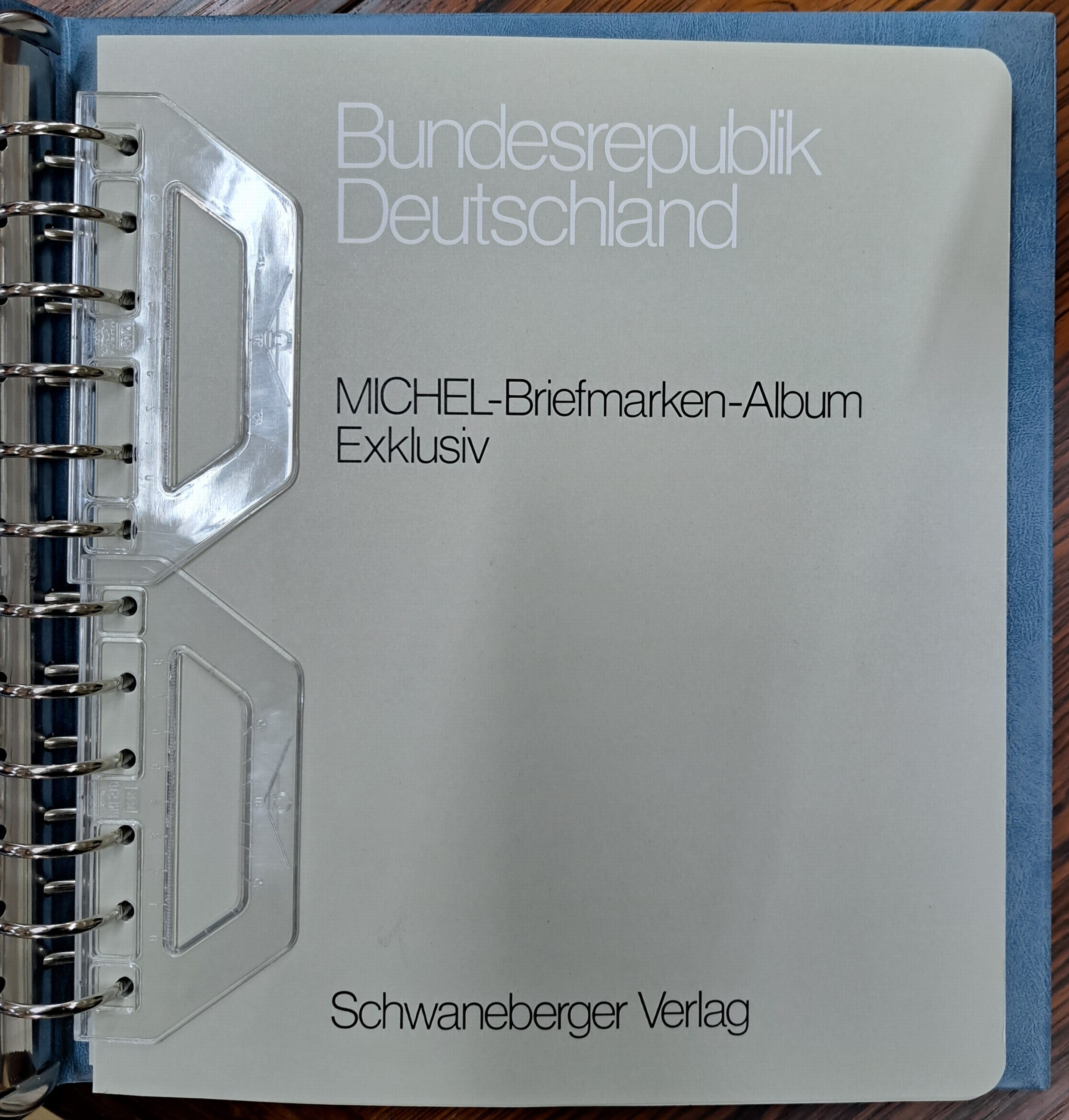 Detail f: Briefmarkensammlung, DDR 1949-1990, postfrisch, in vier Vordruckalben (Schaubek und Michel), Sammlung komplett und in guter Qualität