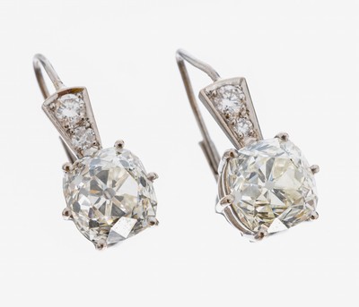 Image Paar 18 kt Gold Diamant-Ohrhänger, WG 750/000, 2 Altschliffdiamanten zus. ca. 5.20 ct ...