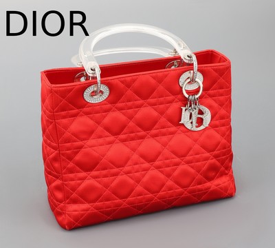 Image CHRISTIAN DIOR Handtasche, LADY DIOR 25 in gestepptem rotem Seidensatin mit Cannage- ...