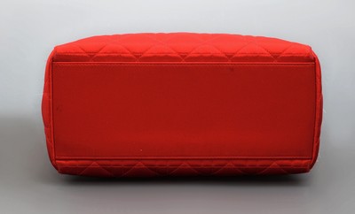 27034690d - CHRISTIAN DIOR Handtasche, LADY DIOR 25 in gestepptem rotem Seidensatin mit Cannage- ...