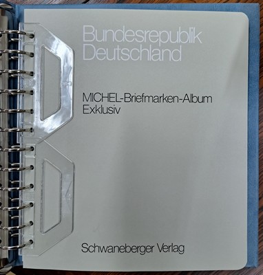 27034694f - Briefmarkensammlung, DDR 1949-1990, postfrisch, in vier Vordruckalben (Schaubek und ...