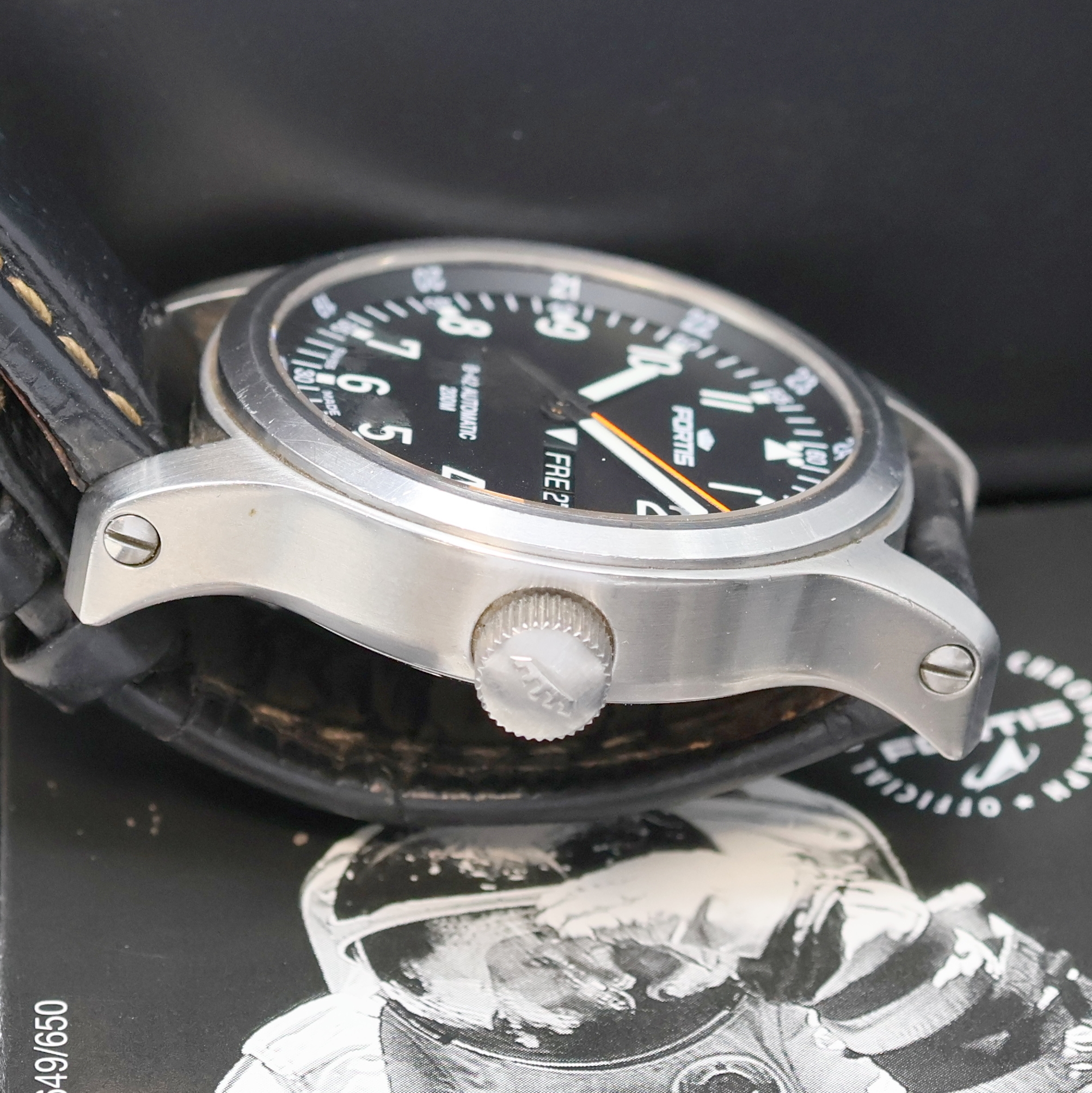 Detail d: FORTIS B-42 Herrenarmbanduhr Referenz 645.10.158.3, Schweiz verk. lt. beil. Pap. 06/2007, Automatik, beids. vergl. Edelstahlgeh., Lederband (zu ers.) ...