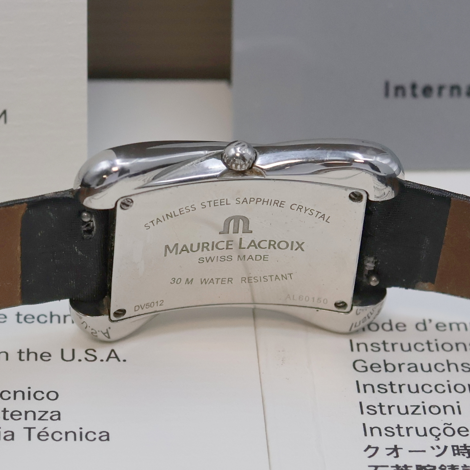 Detail e: MAURICE LACROIX Divina Armbanduhr Referenz DV5012, Schweiz um 2000, quarz, Edelstahlgeh. inkl. orig. Lederband m. Faltschl., Boden 4-fach verschr. ...