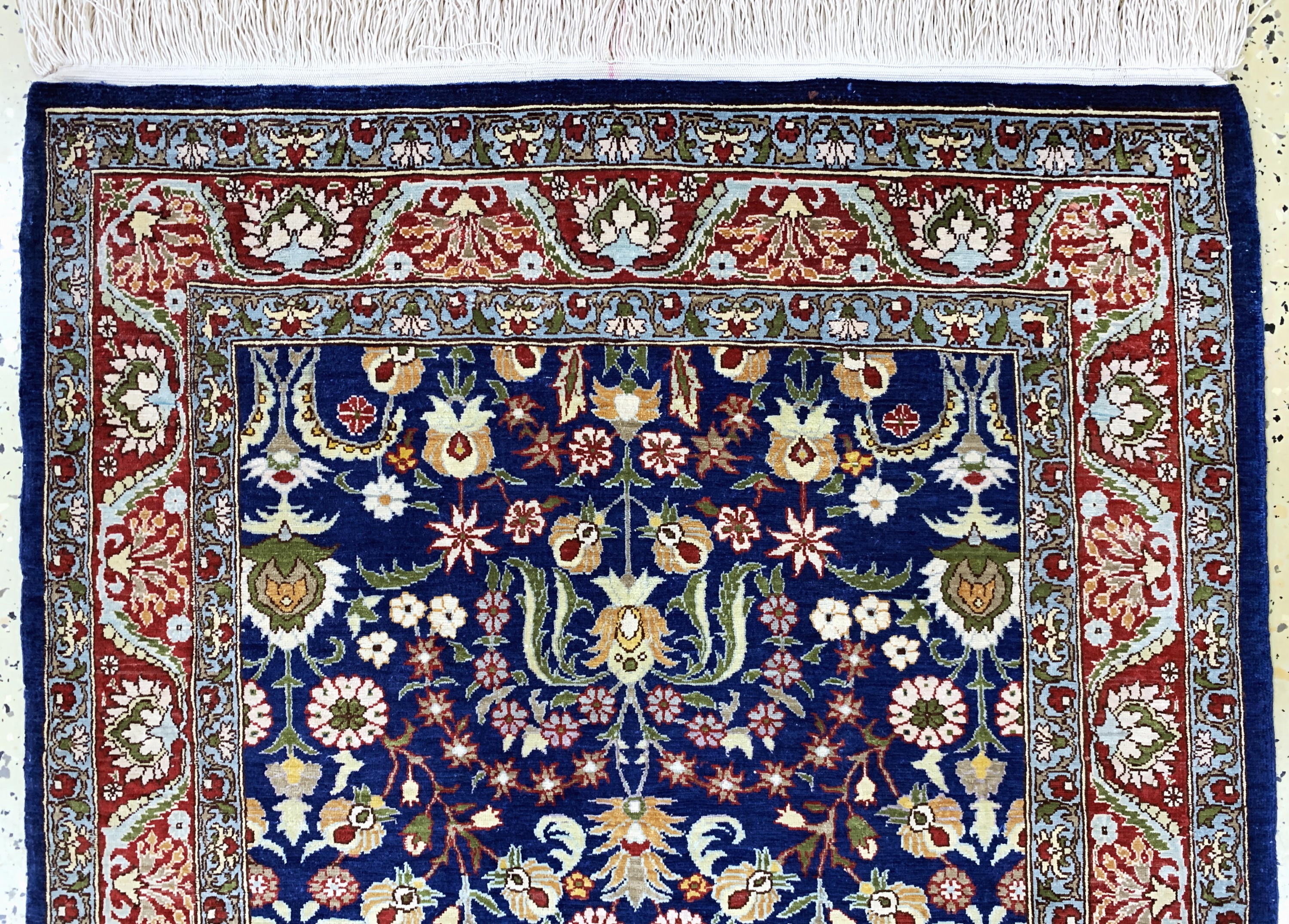Detail a: Hereke Seide fein, Persien, Mitte 20.Jhd, reine Naturseide, ca. 104 x 69 cm, ca. 1,0 Mio. Kn/qm, EHZ: 1-2