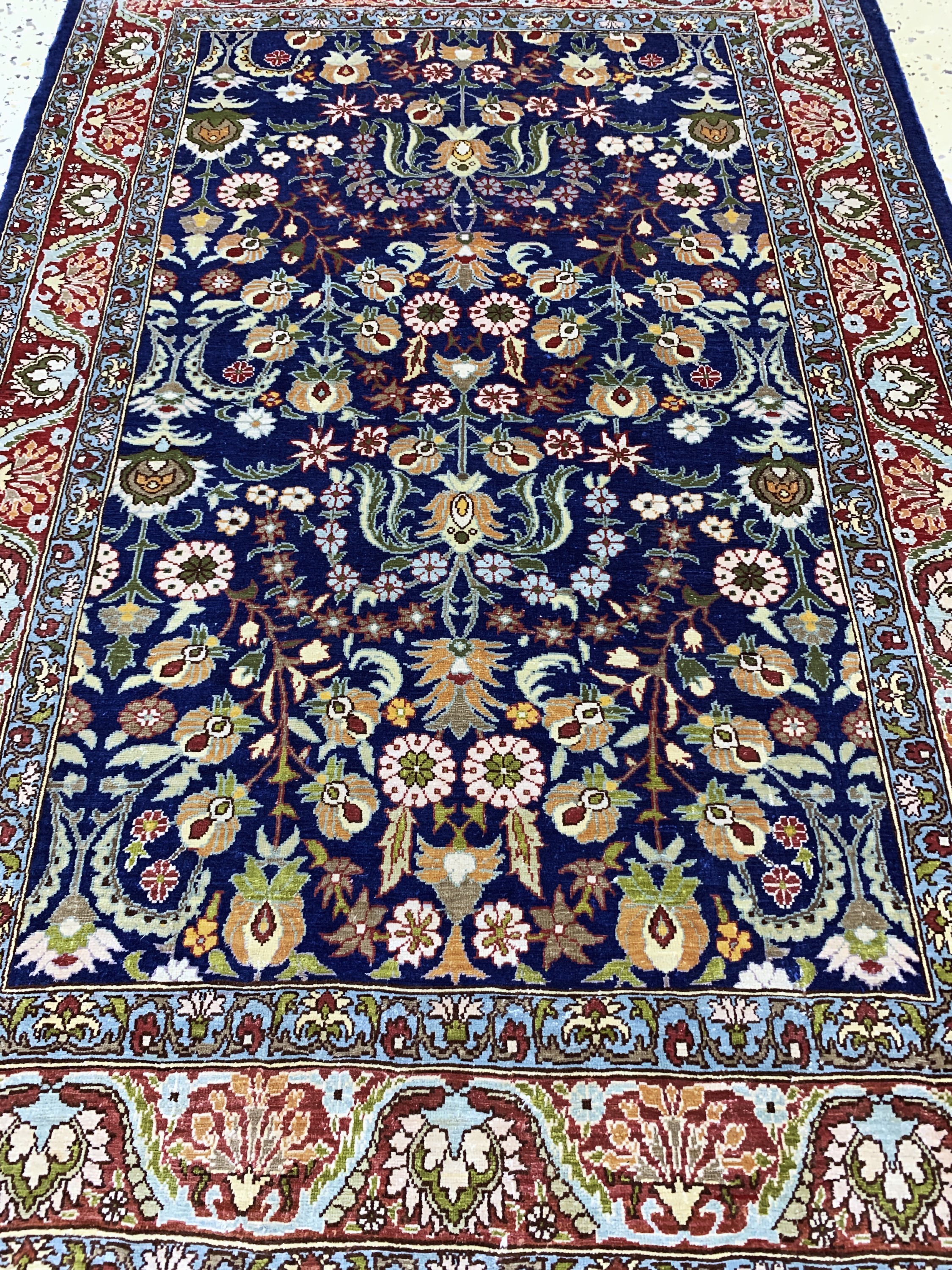 Detail b: Hereke Seide fein, Persien, Mitte 20.Jhd, reine Naturseide, ca. 104 x 69 cm, ca. 1,0 Mio. Kn/qm, EHZ: 1-2