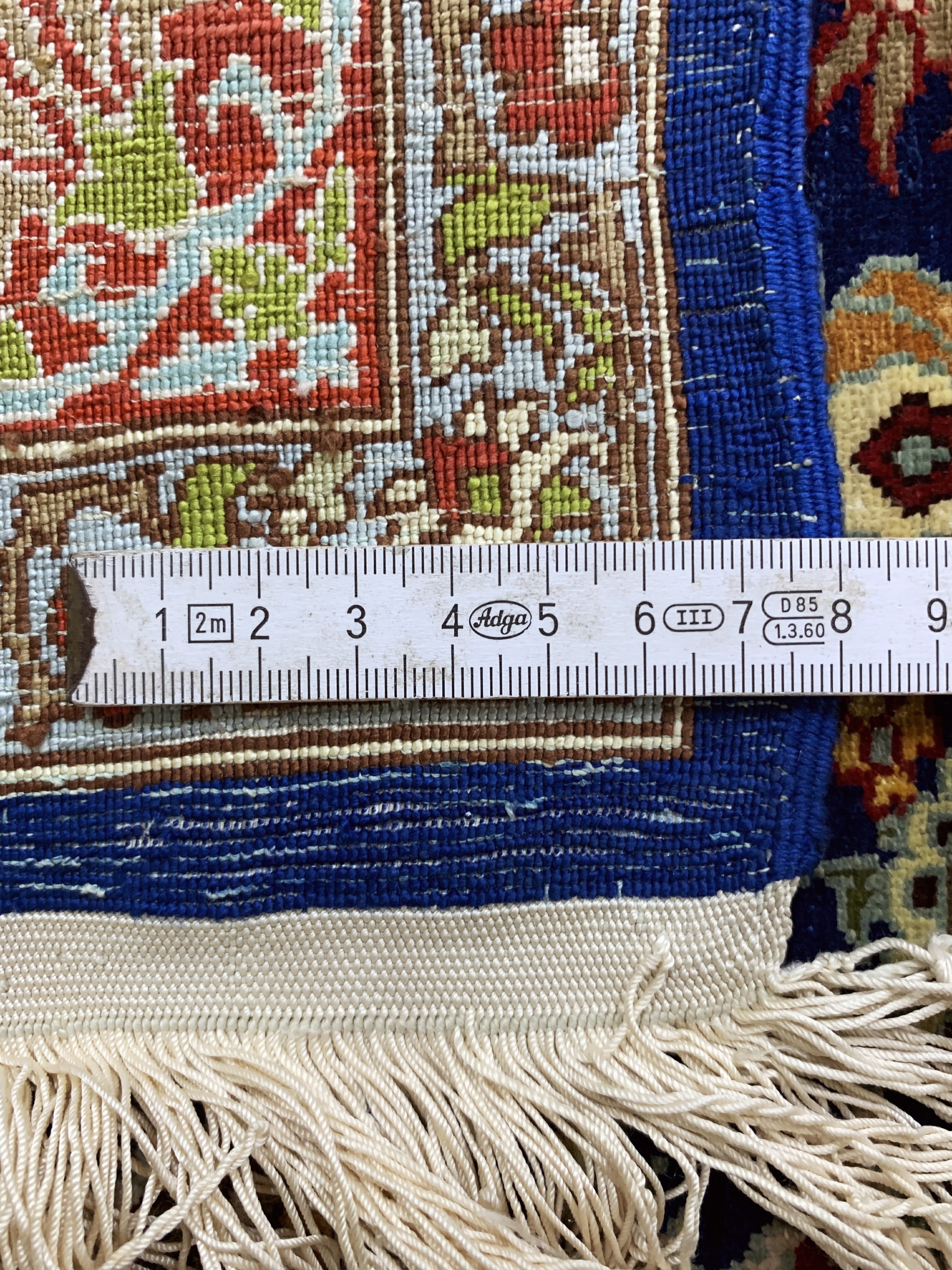 Detail d: Hereke Seide fein, Persien, Mitte 20.Jhd, reine Naturseide, ca. 104 x 69 cm, ca. 1,0 Mio. Kn/qm, EHZ: 1-2