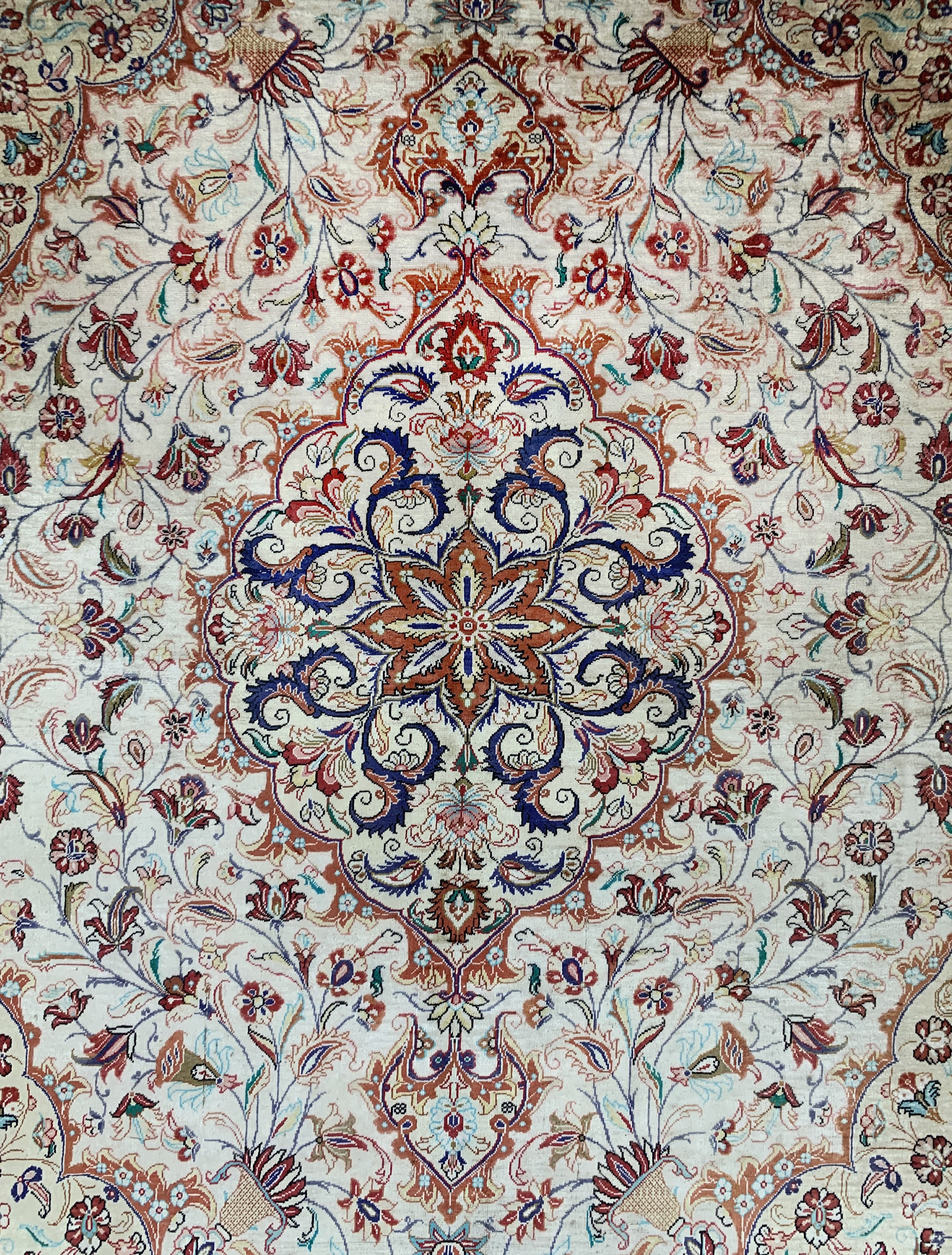 Detail b: Ghom Seide fein signiert, Persien, Ende 20.Jhd, reine Naturseide, ca. 150 x 102 cm, ca. 1,0 Mio. Kn/qm, gereinigt, EHZ: 2