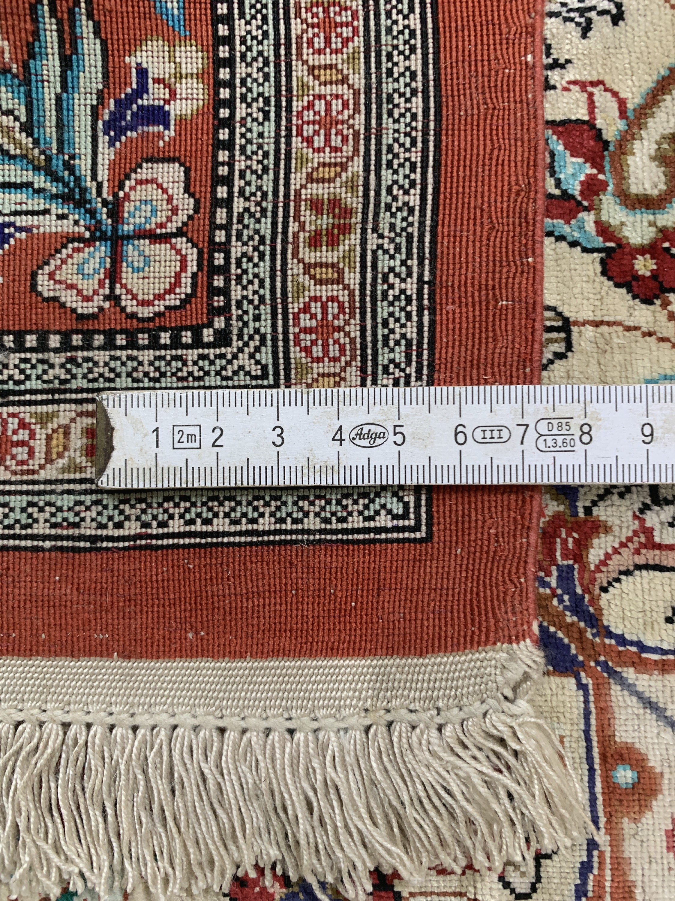 Detail e: Ghom Seide fein signiert, Persien, Ende 20.Jhd, reine Naturseide, ca. 150 x 102 cm, ca. 1,0 Mio. Kn/qm, gereinigt, EHZ: 2