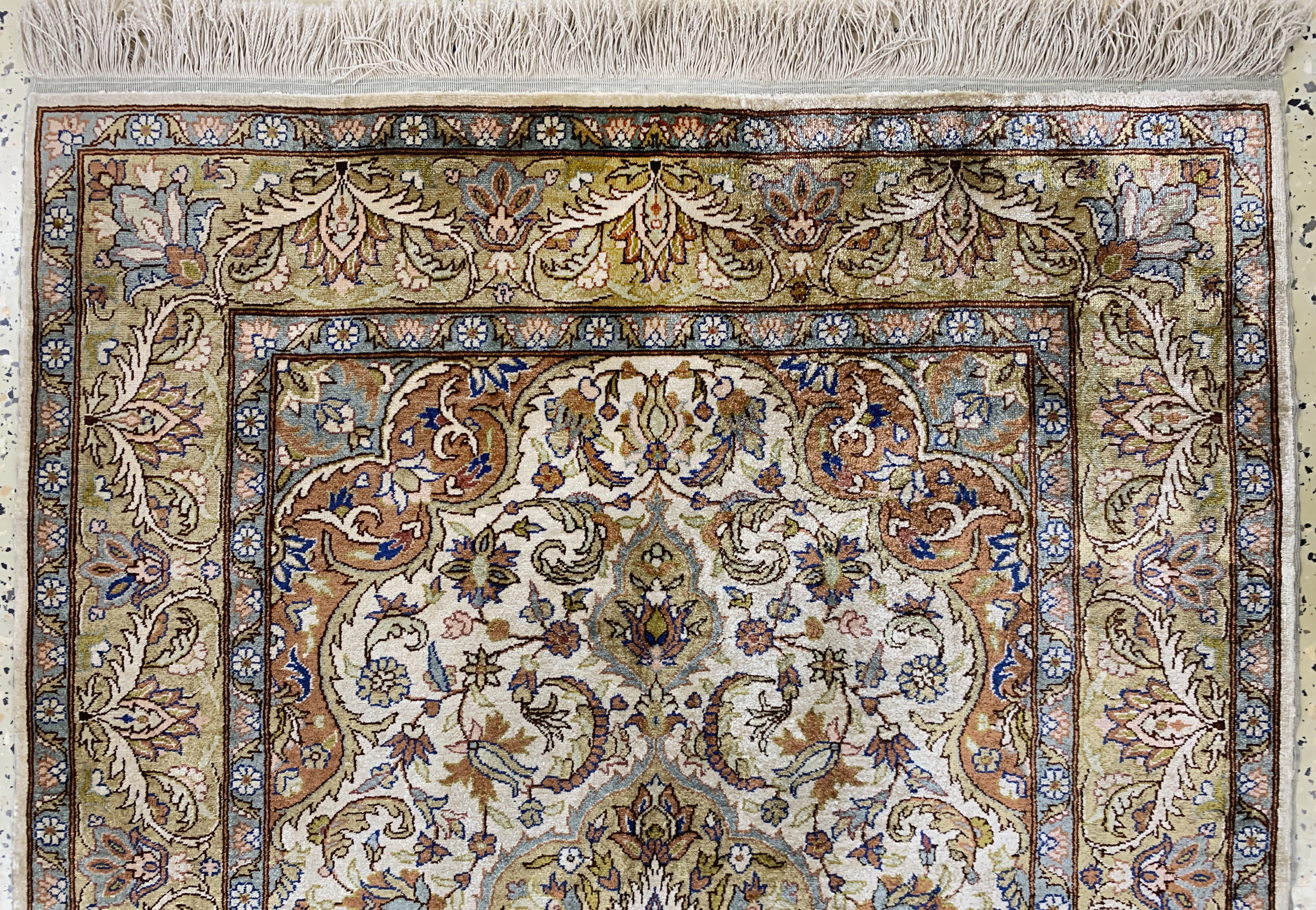 Detail a: Seiden Kayseri fein, Türkei, Mitte 20.Jhd, reine Naturseide, ca. 128 x 92 cm, gereinigt, EHZ: 1-2