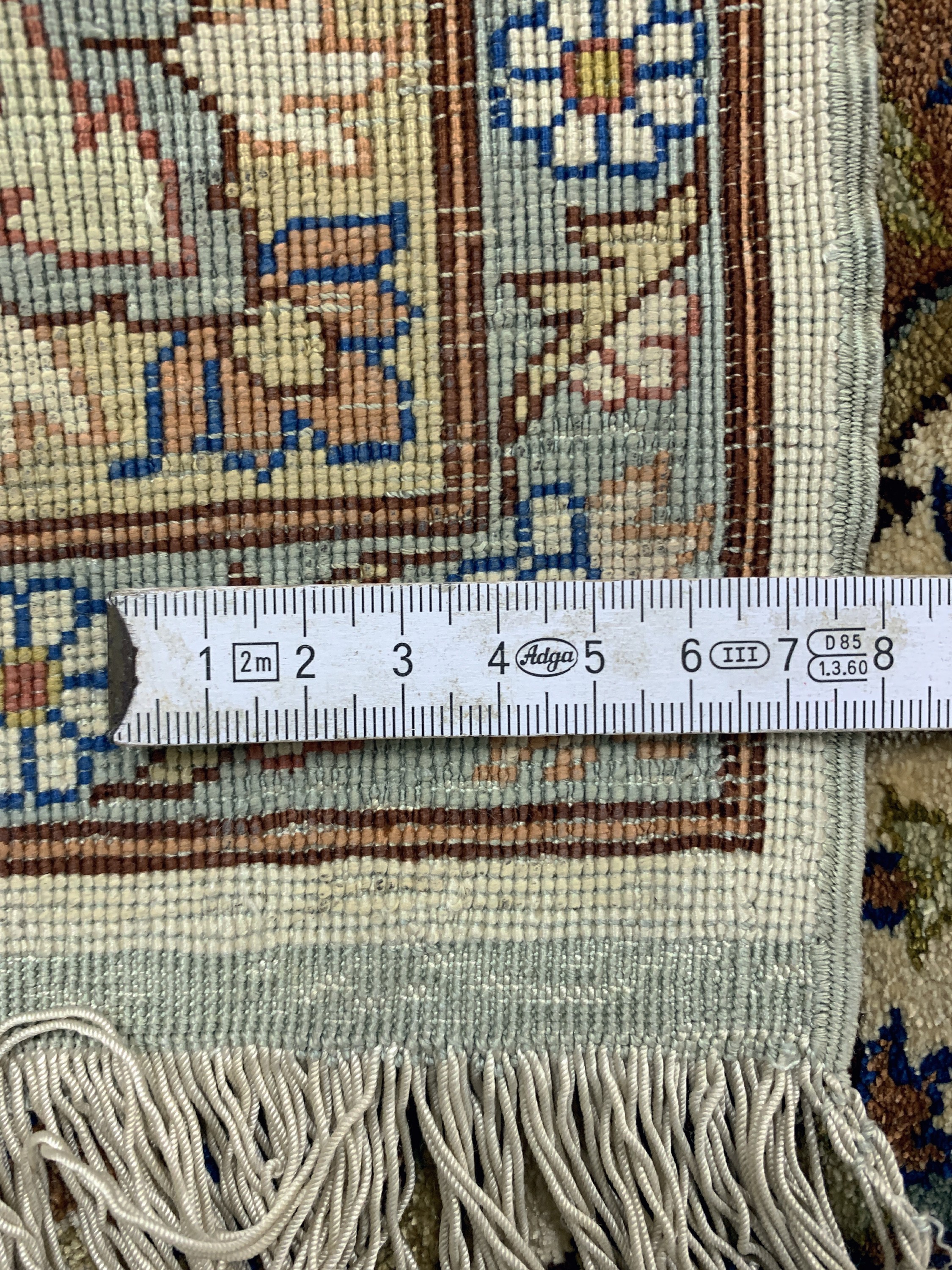 Detail e: Seiden Kayseri fein, Türkei, Mitte 20.Jhd, reine Naturseide, ca. 128 x 92 cm, gereinigt, EHZ: 1-2