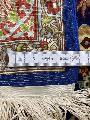 27034715d - Hereke Seide fein, Persien, Mitte 20.Jhd, reine Naturseide, ca. 104 x 69 cm, ca. 1,0 ...