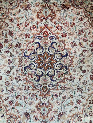 27034719b - Ghom Seide fein signiert, Persien, Ende 20.Jhd, reine Naturseide, ca. 150 x 102 cm, ca. ...