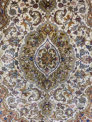 27034721b - Seiden Kayseri fein, Türkei, Mitte 20.Jhd, reine Naturseide, ca. 128 x 92 cm, ...