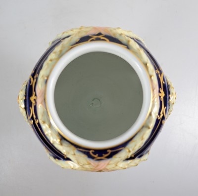 27034731g - Urnenvase, KPM Berlin, 20.Jh., Porzellan, Goldmalerei, kobaltblauer Fond, Paar ...