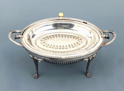 27034732a - Warmhalteplatte, England London, um 1900-20, Metall versilbert, oval, aufwendig ...