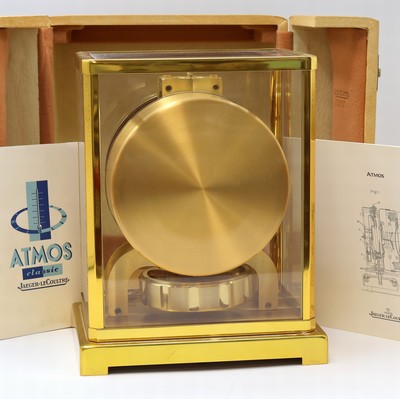 27034872c - Jaeger-LeCoultre Drehpendel-Tischuhr Atmos, Schweiz um 1965, verg., 5-seitig vergl. ...