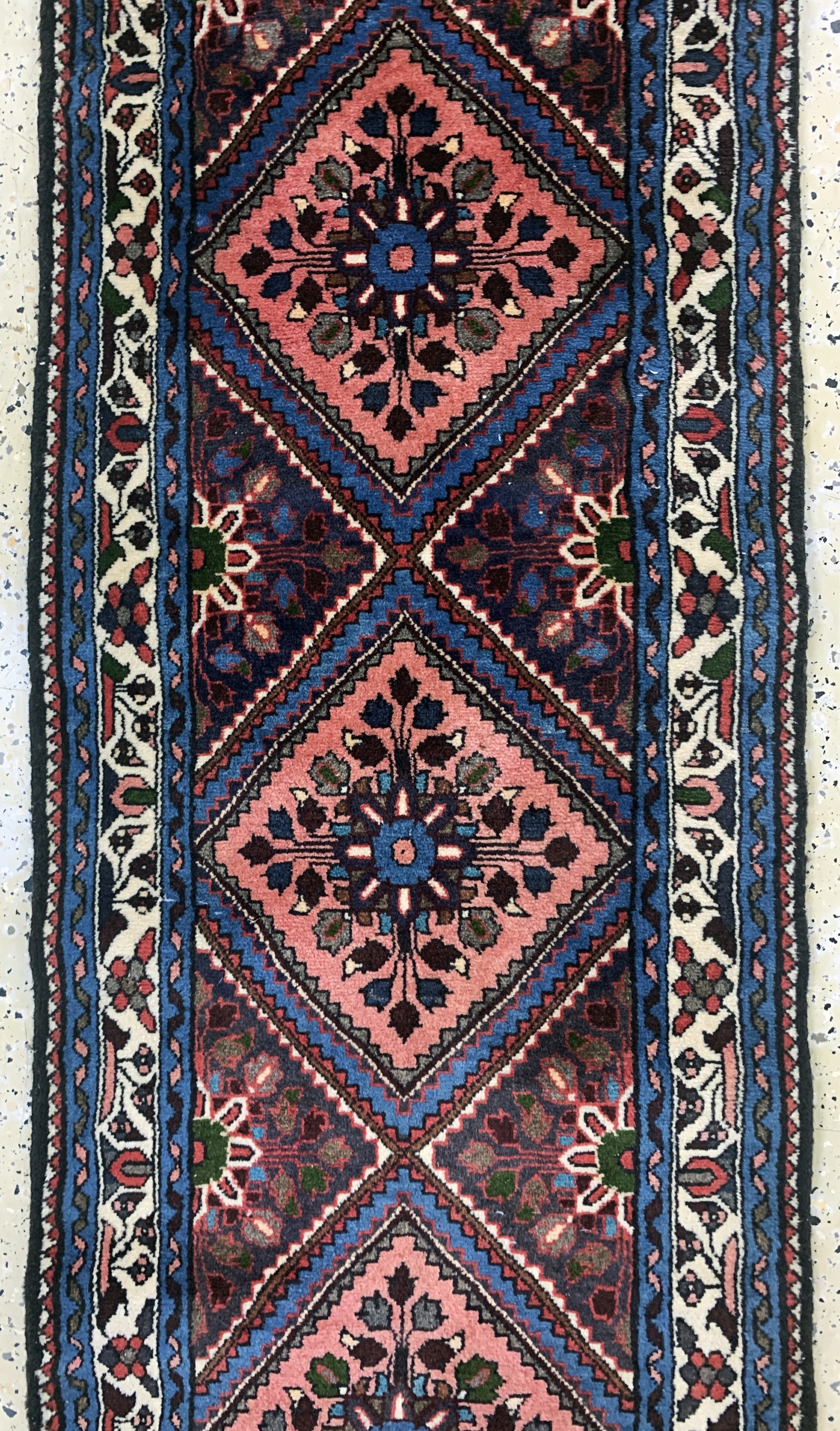 Detail b: Assadabad, Persien, Mitte 20.Jhd, Wolle aufBaumwolle, ca. 495 x 60 cm, EHZ: 2