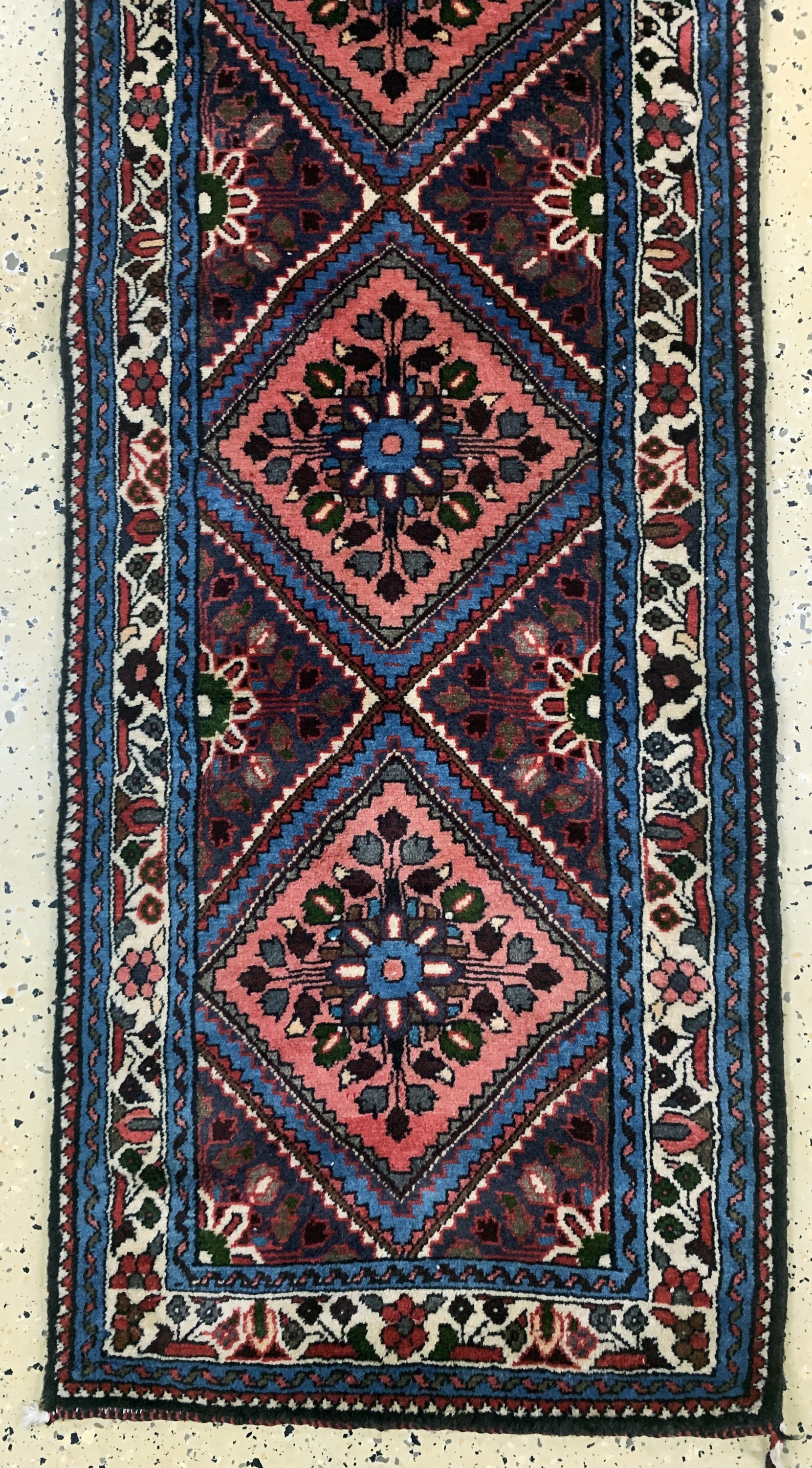 Detail d: Assadabad, Persien, Mitte 20.Jhd, Wolle aufBaumwolle, ca. 495 x 60 cm, EHZ: 2