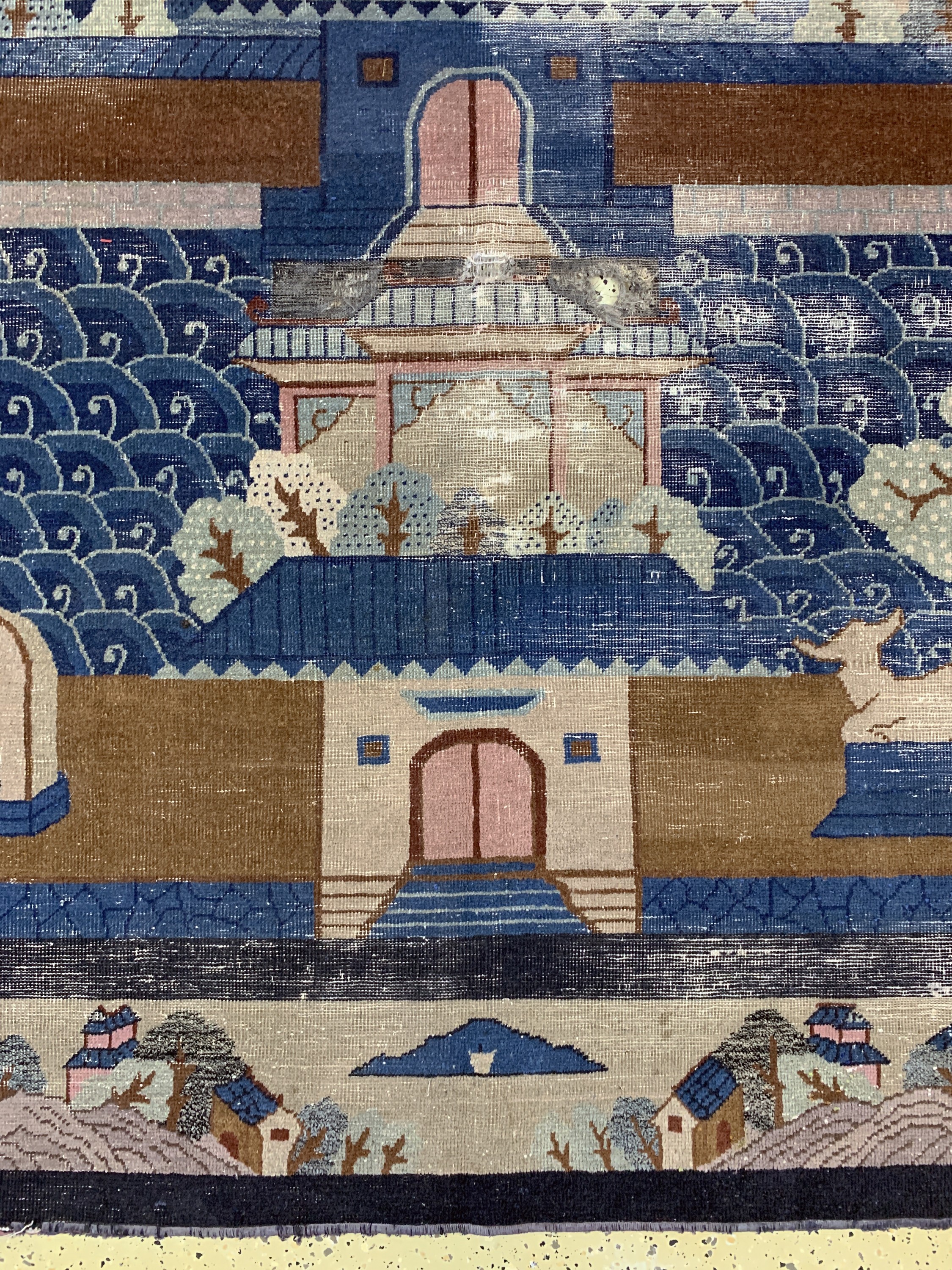 Detail c: Antiker Peking, China, um 1900, Wolle auf Baumwolle, ca. 350 x 280 cm, EHZ: 4, (Risse & Löcher)