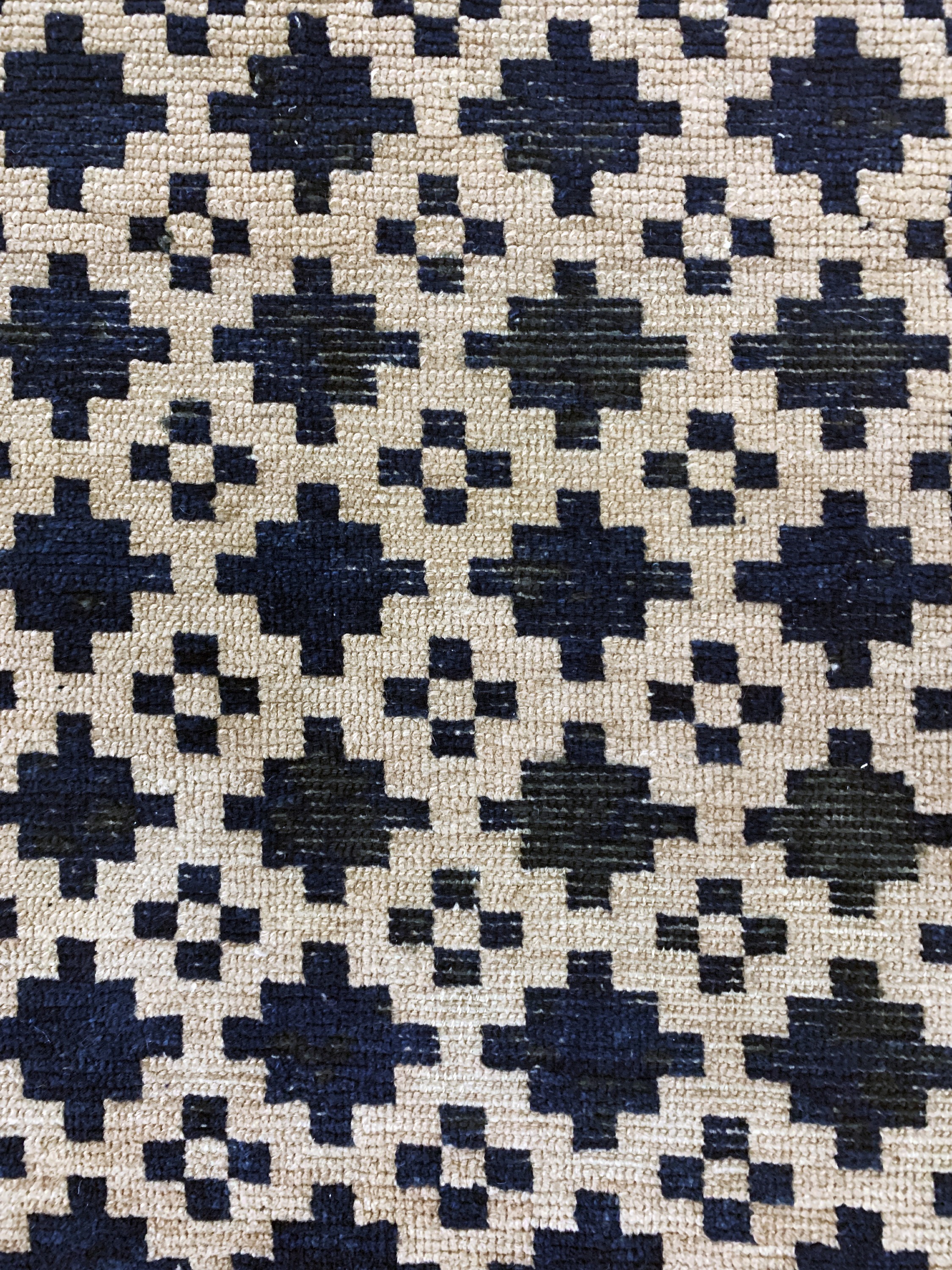 Detail b: "Meditations-Matte", Tibet, Anfang 20.Jhd, Wolle auf Baumwolle, ca. 80 x 92 cm, EHZ: 2