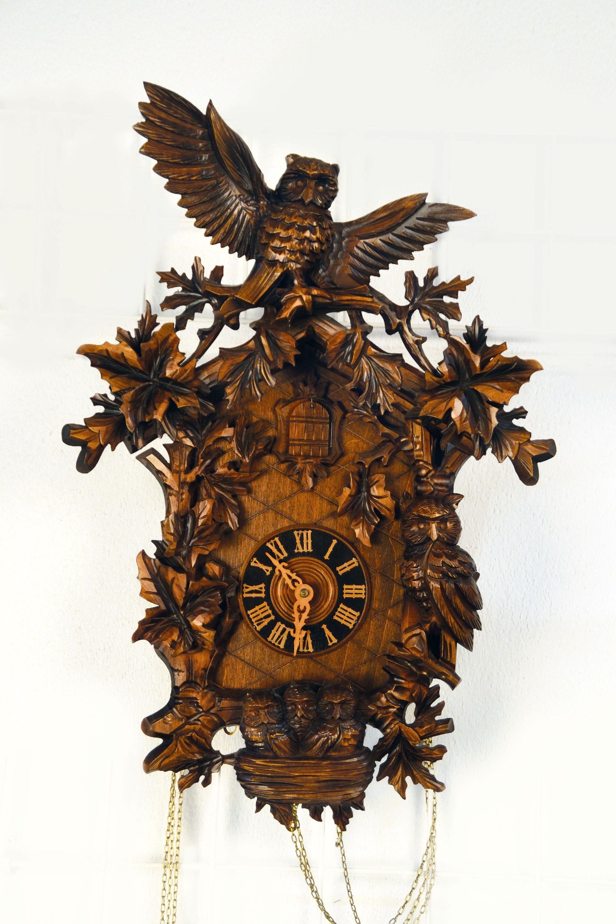 Image 27035043 - Wanduhr mit Uhuruf und Musikspielwerk, Fa. Hönes, Titisee, um 1980, geschnitzte Front, ...