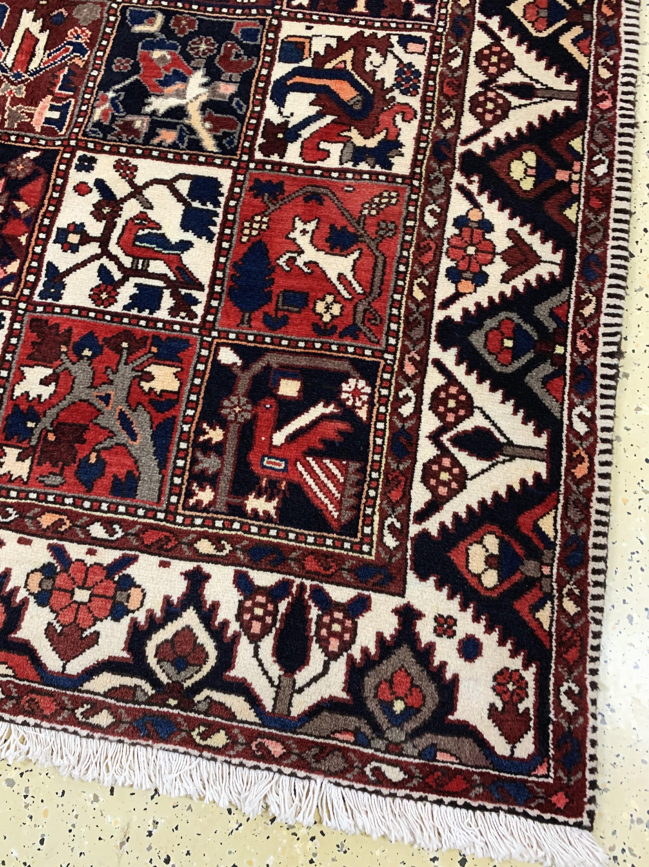 Detail a: Felder Bachtiar, Persien, Mitte 20.Jhd, Wolle auf Baumwolle, ca. 290 x 155 cm, EHZ: 2,(Schrizi defekt)
